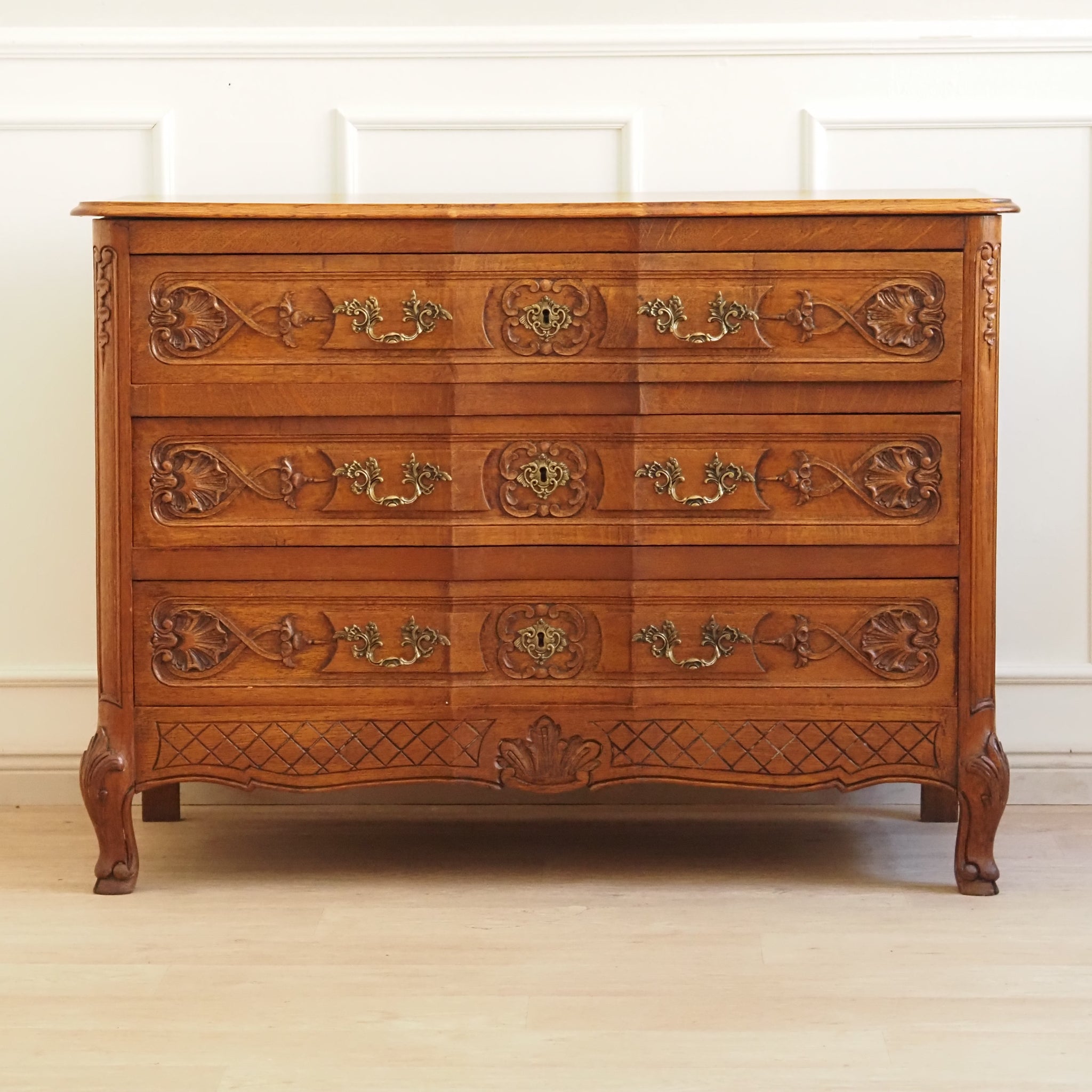 Antike französische Kommode im Louis-XV-Stil aus Eichenholz um 1880