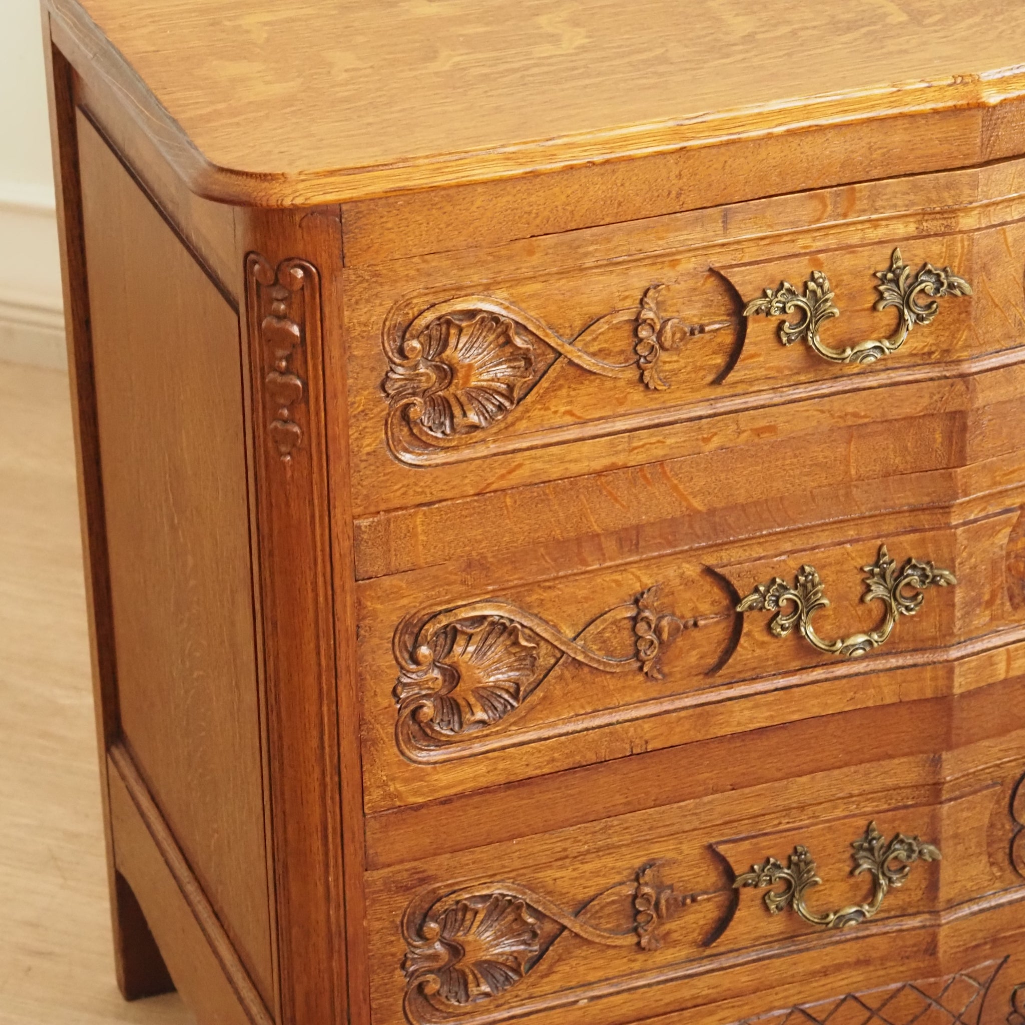 Antike französische Kommode im Louis-XV-Stil aus Eichenholz um 1880