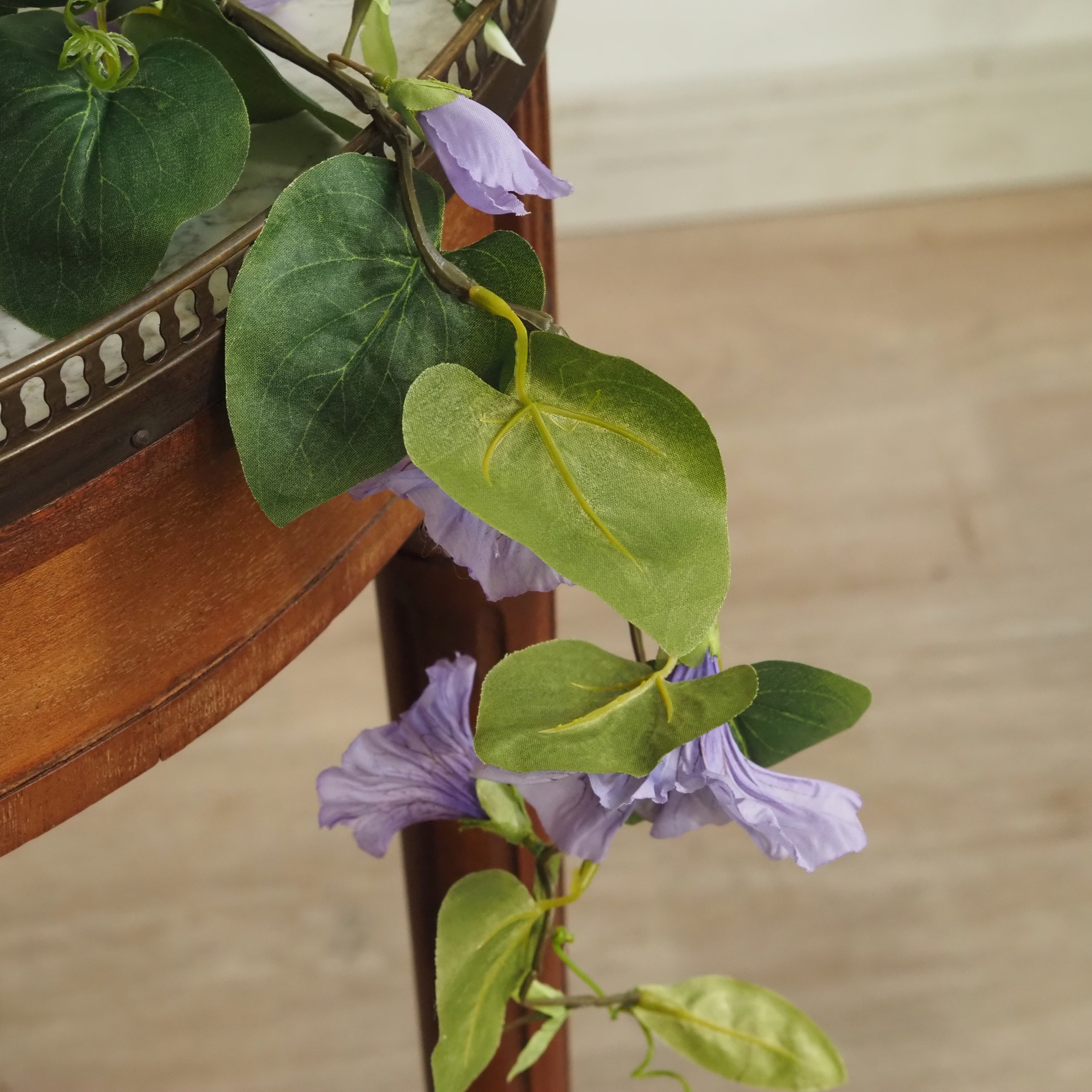 Hängepflanze Petunie · florales Dekorobjekt in Violett