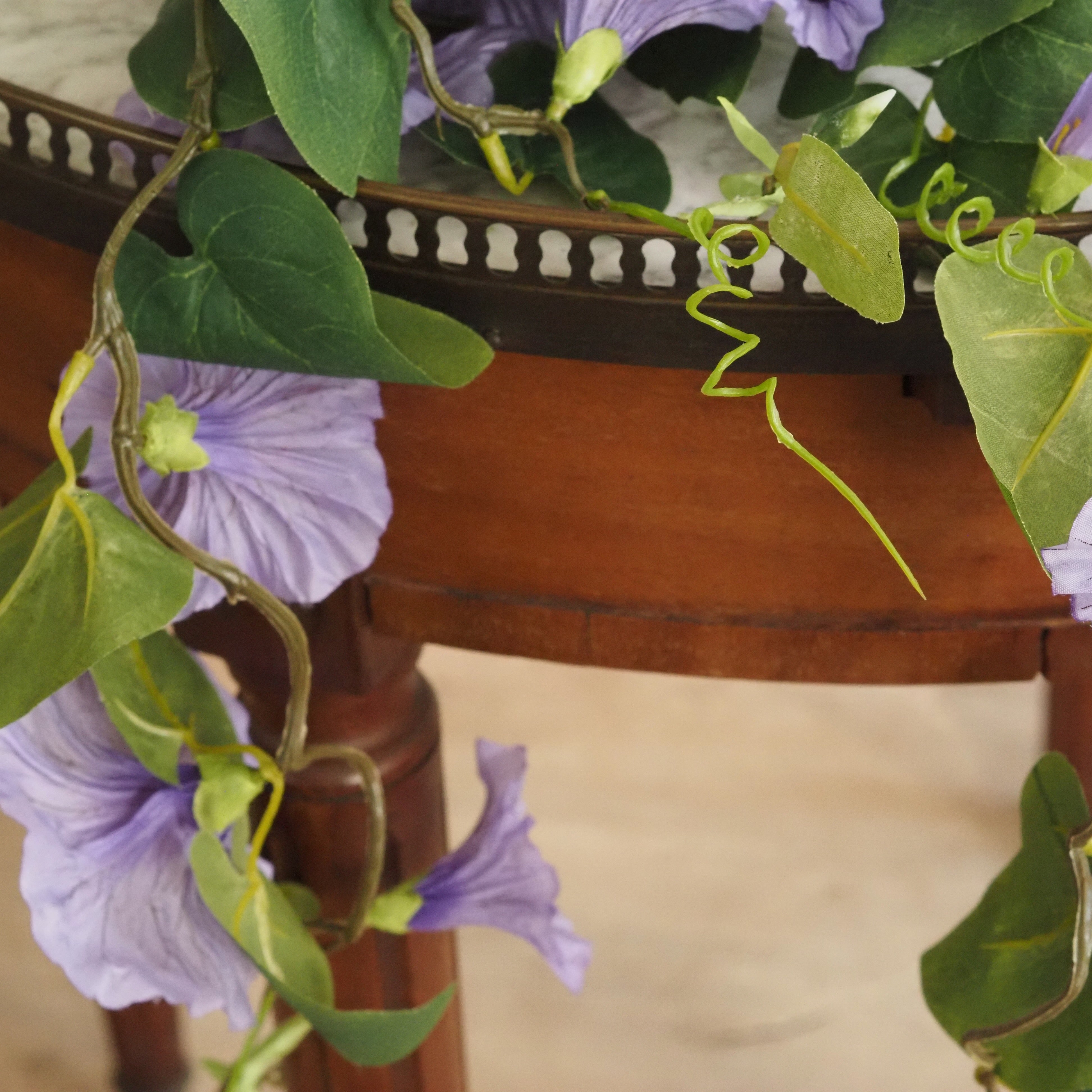 Hängepflanze Petunie · florales Dekorobjekt in Violett