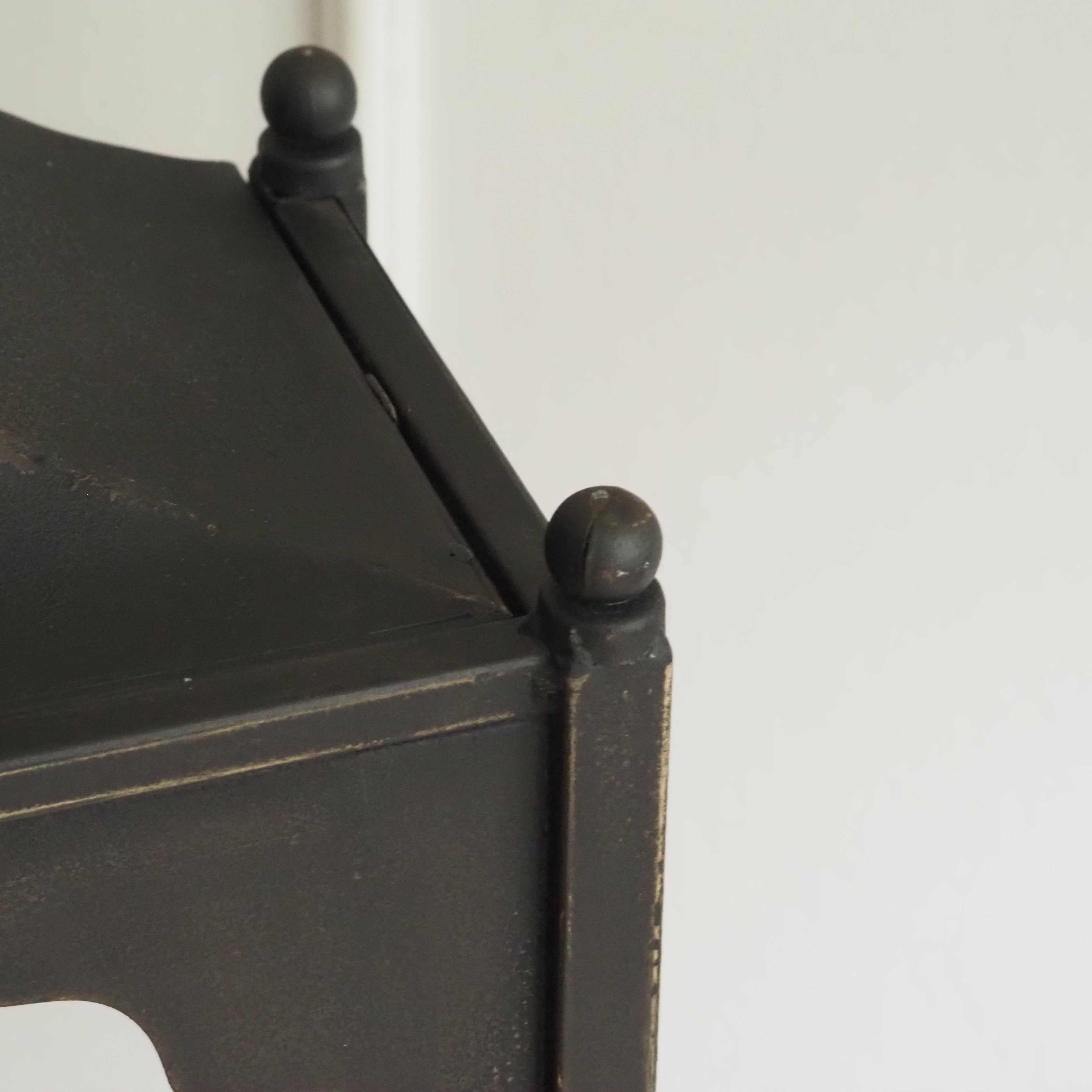 Wandregal Metall Schwarz · historisch inspiriertes Küchenregal