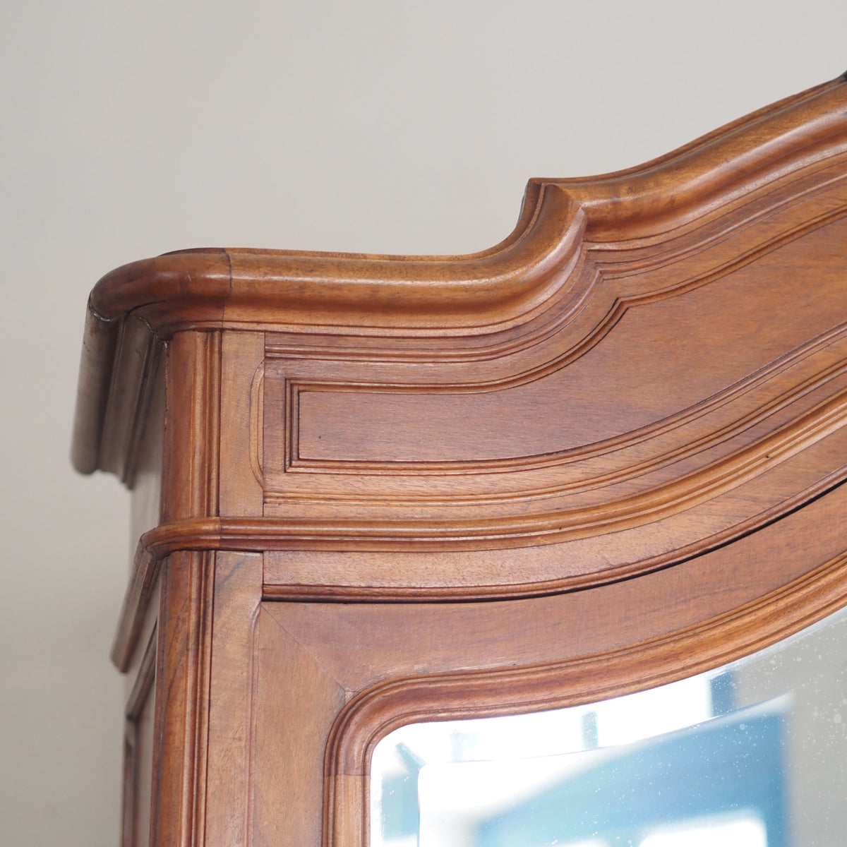 Kleiderschrank im Rokoko-Stil mit Spiegeltüren, um 1900