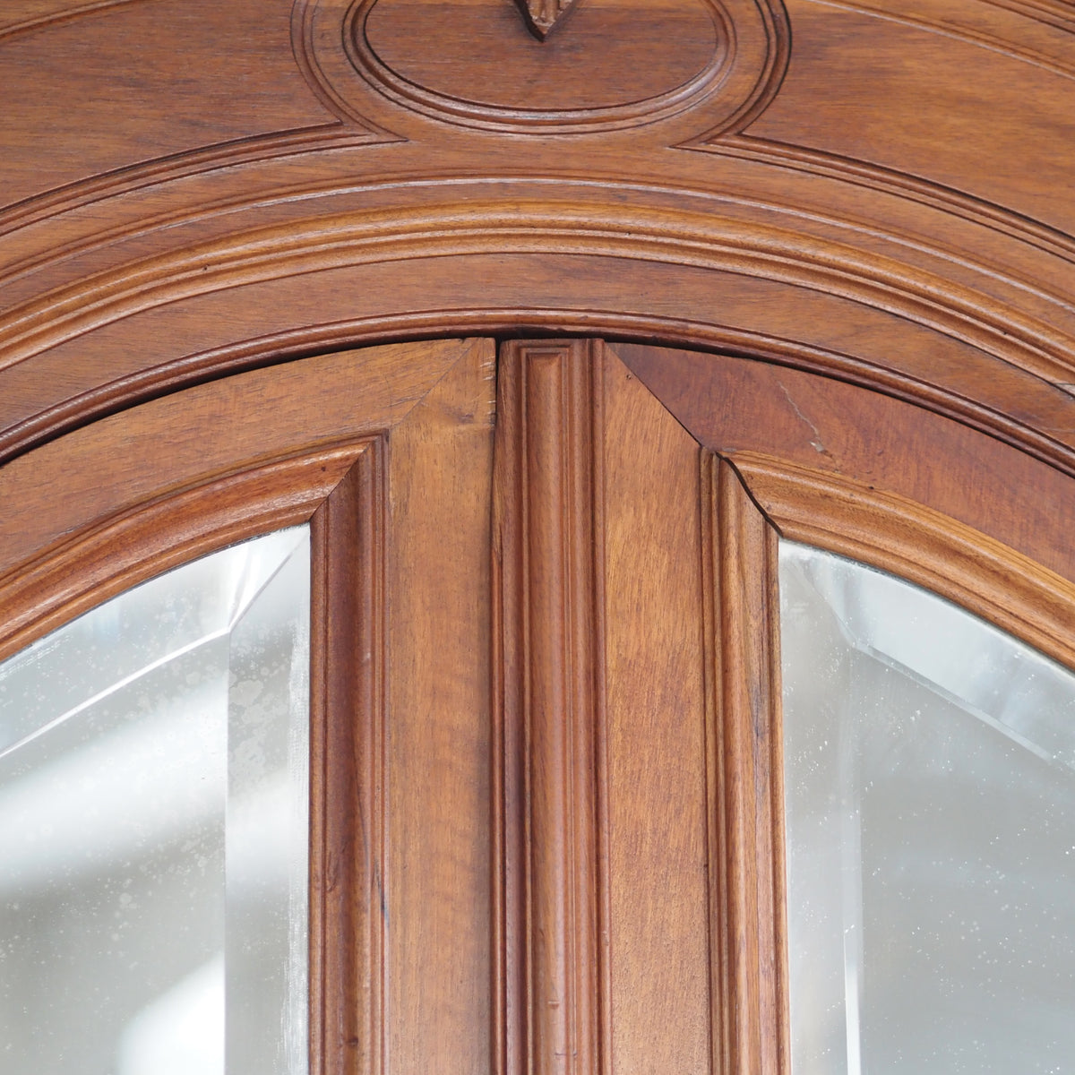 Kleiderschrank im Rokoko-Stil mit Spiegeltüren, um 1900