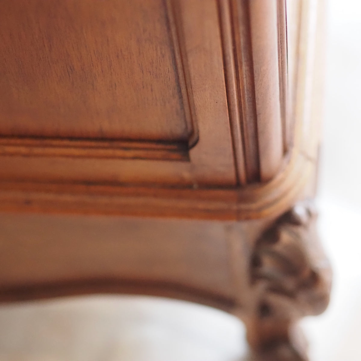 Kleiderschrank im Rokoko-Stil mit Spiegeltüren, um 1900