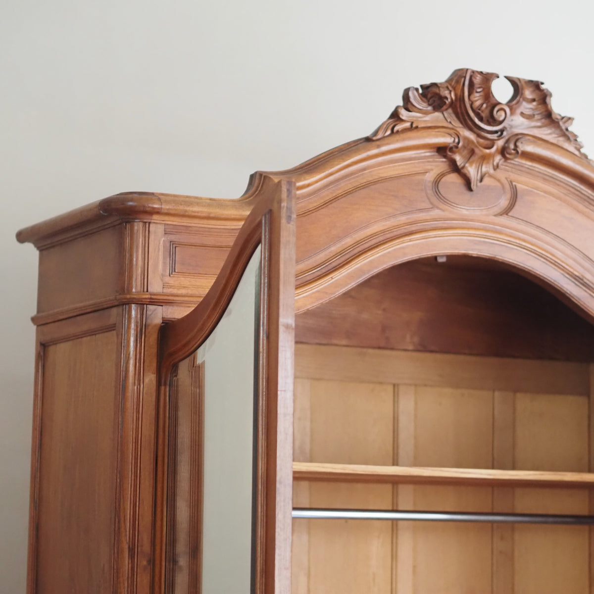 Kleiderschrank im Rokoko-Stil mit Spiegeltüren, um 1900