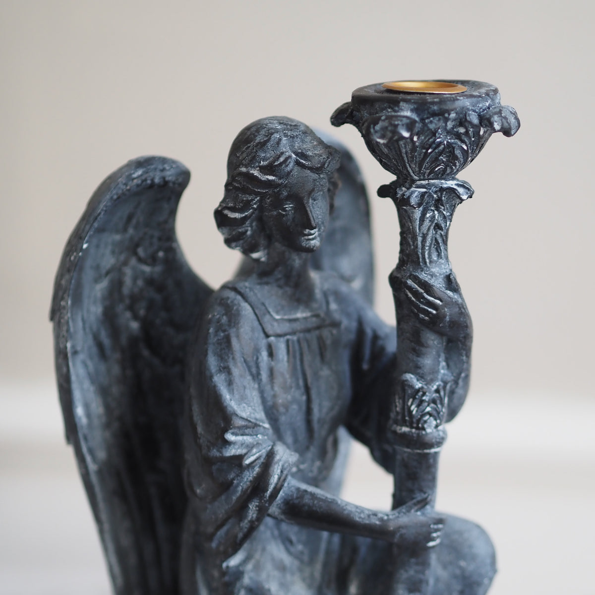 Kerzenleuchter Engel · Kniende Figur Historismus Steinoptik