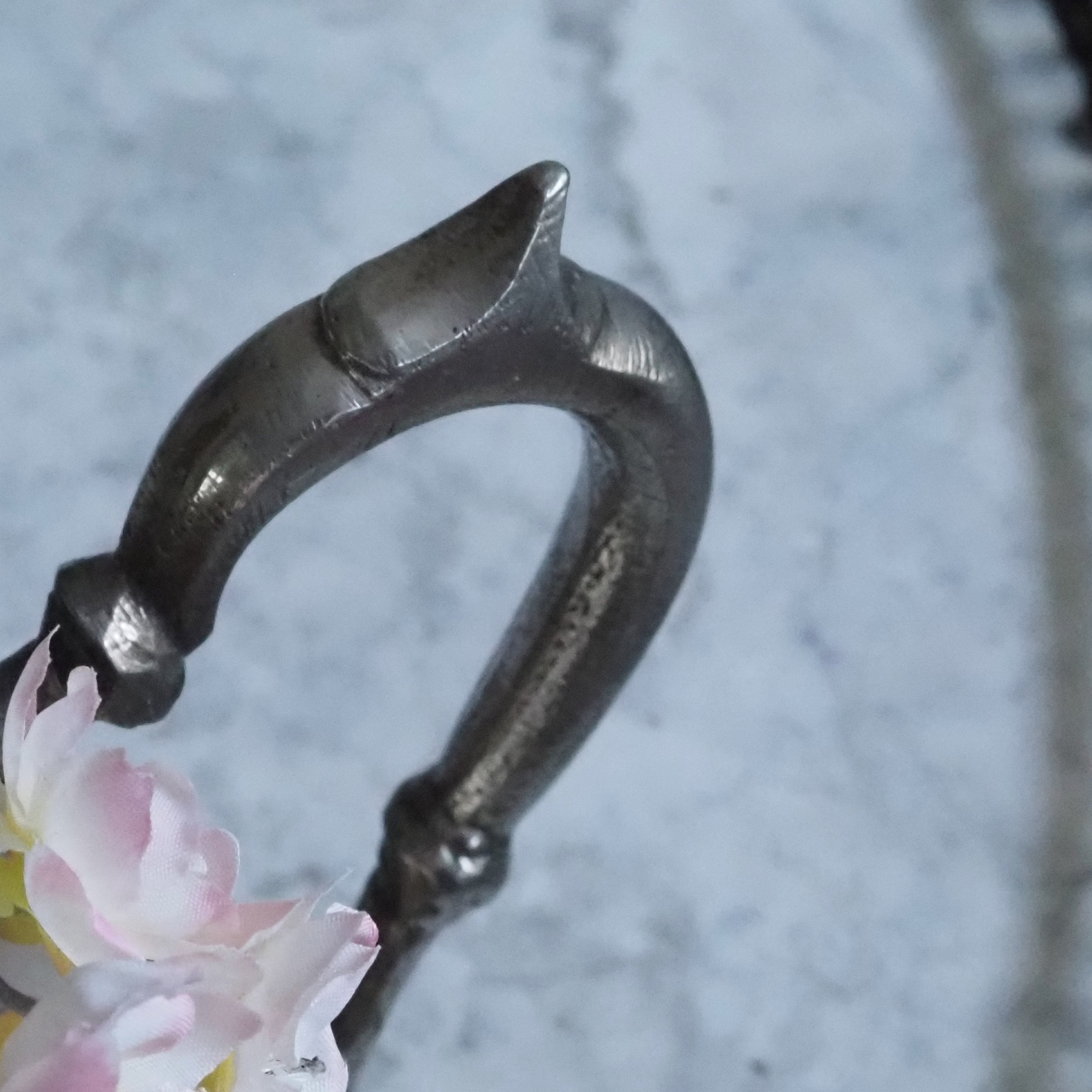 Teekanne Metall · floral geprägt · historisierende Form