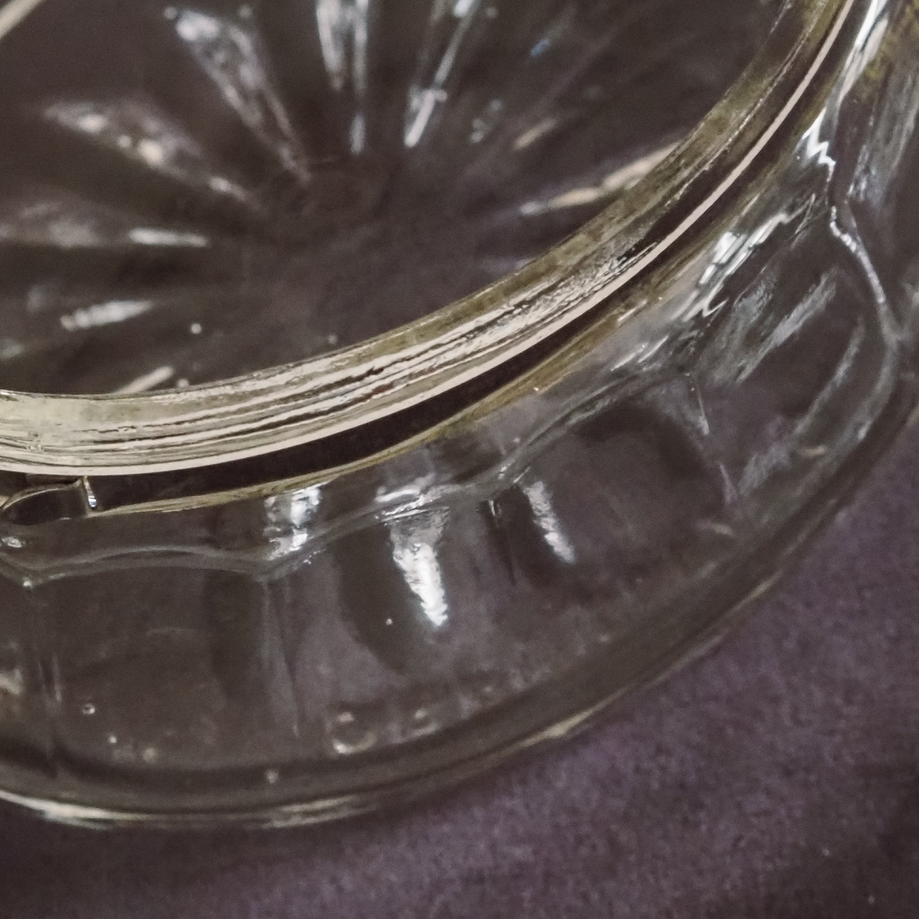 Zuckerdose aus Pressglas · kleine Bonboniere mit Metall Deckel