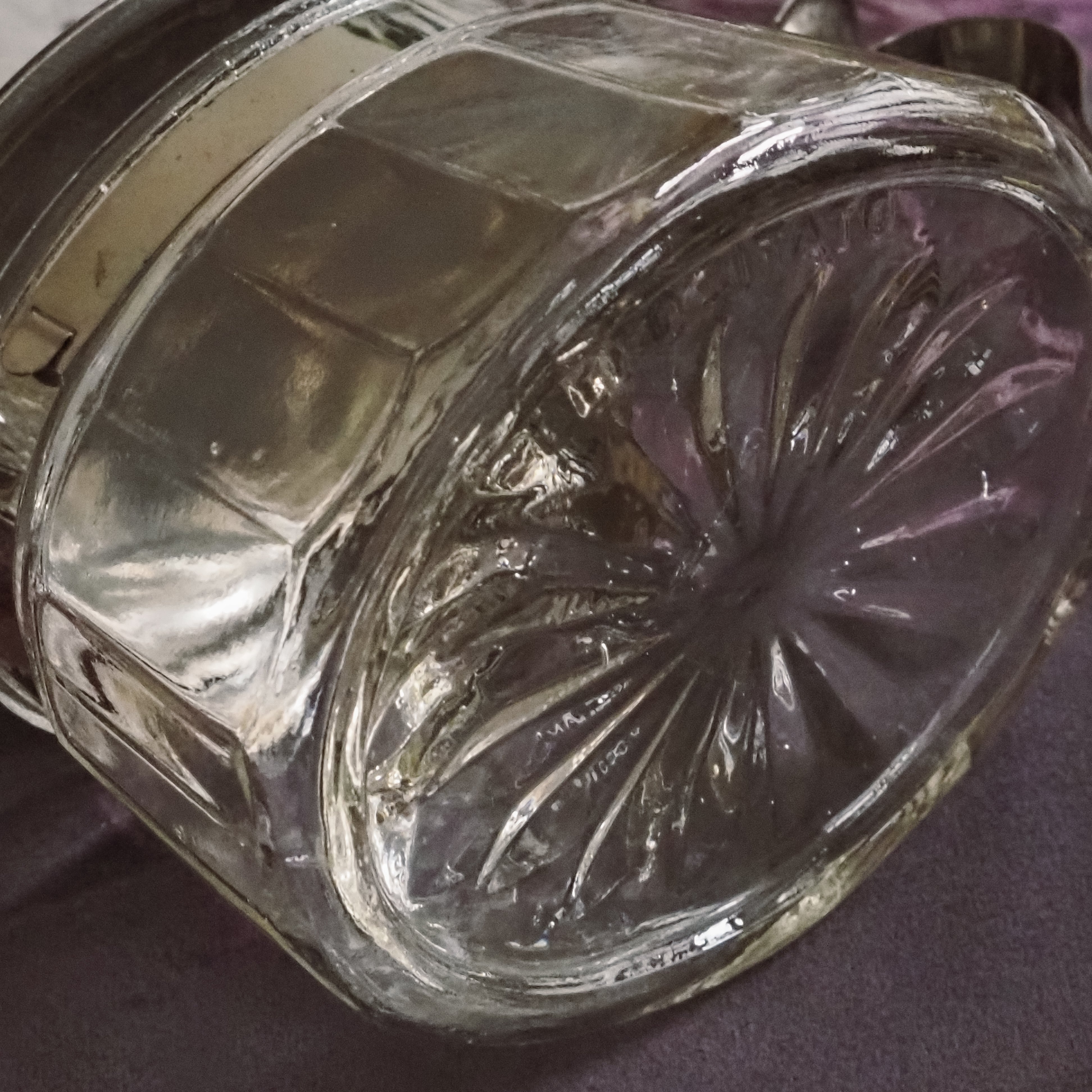 Zuckerdose aus Pressglas · kleine Bonboniere mit Metall Deckel