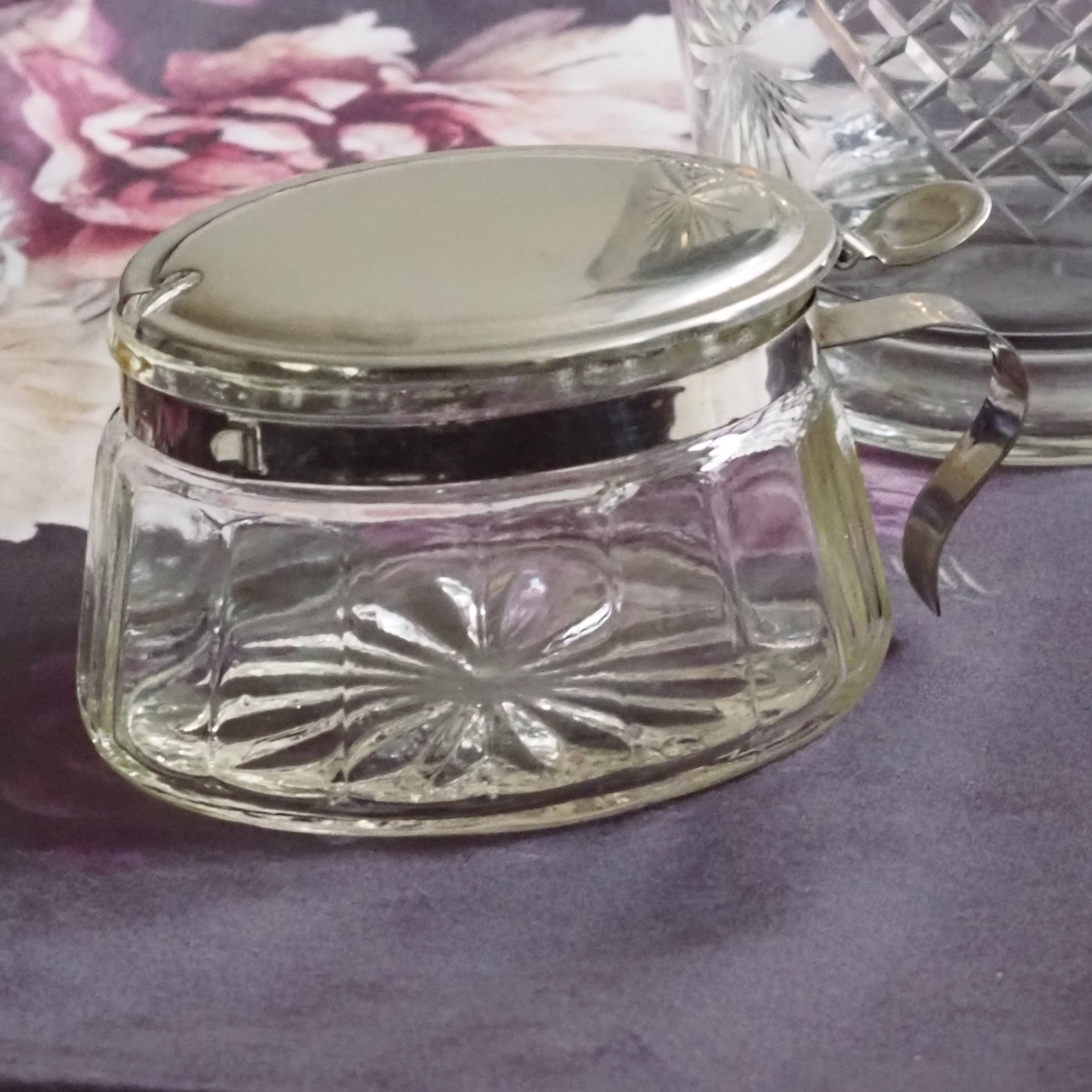 Zuckerdose aus Pressglas · kleine Bonboniere mit Metall Deckel