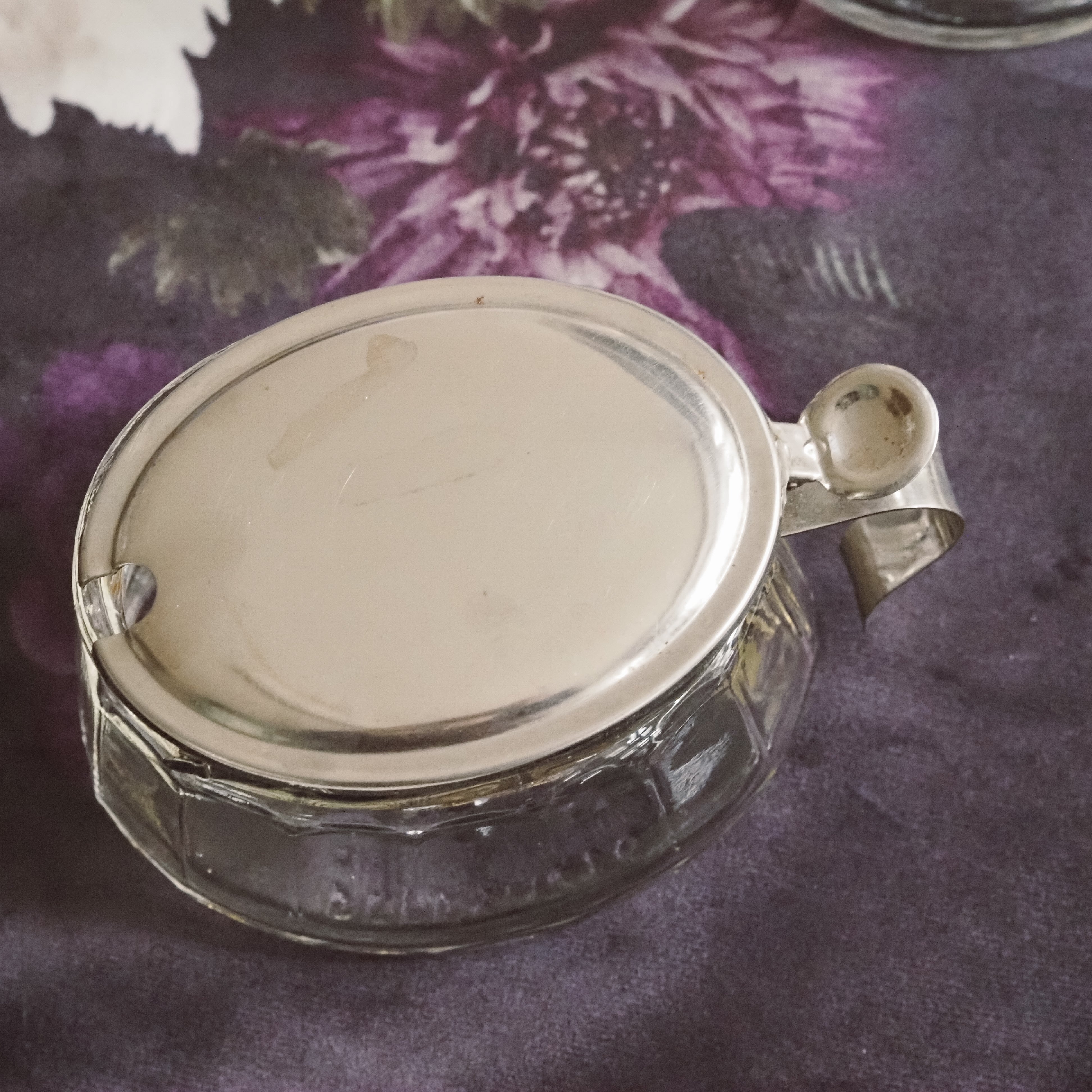 Zuckerdose aus Pressglas · kleine Bonboniere mit Metall Deckel