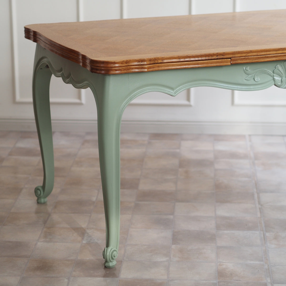 Ausziehtisch Louis XV Stil aus Eiche mit Fischgrätmuster