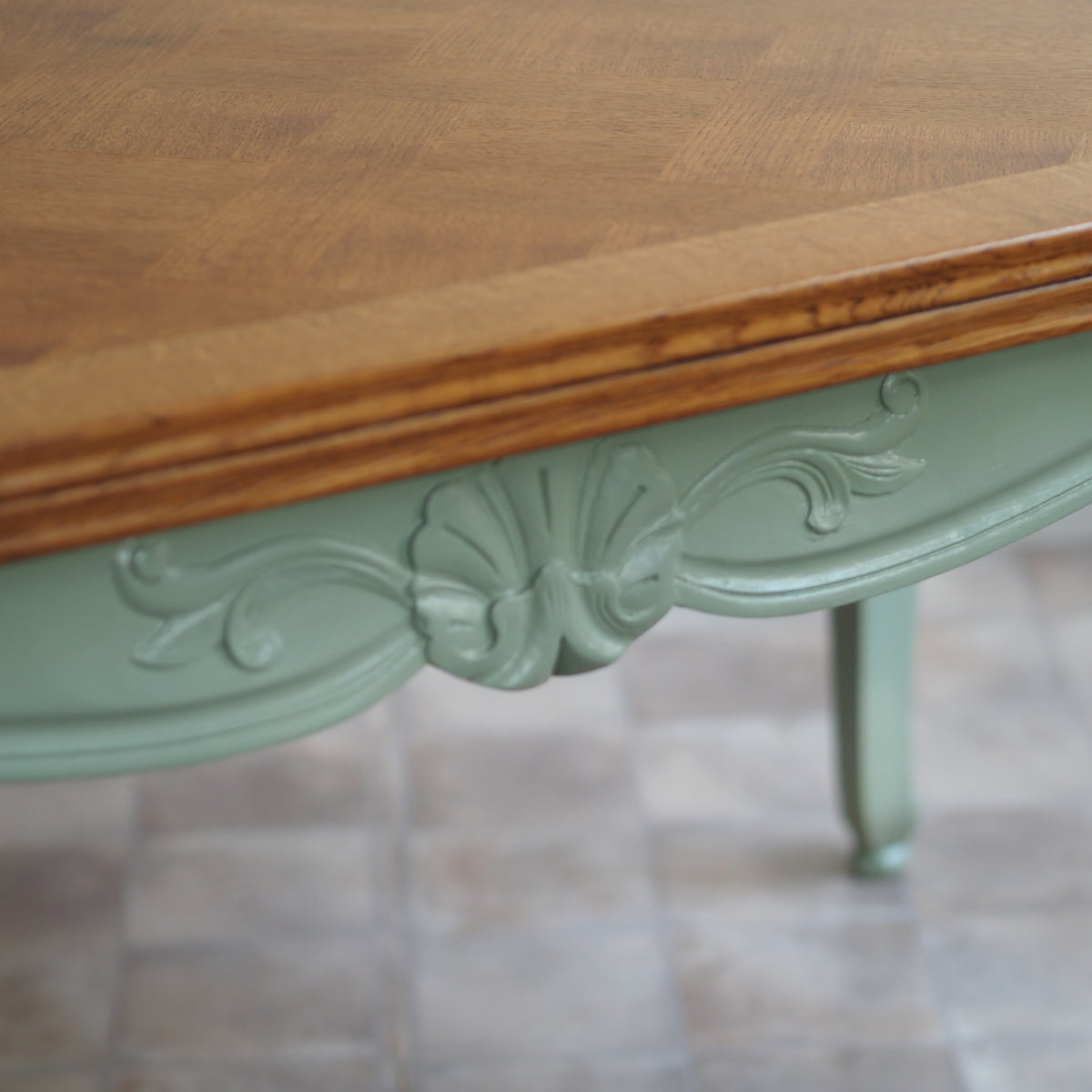 Ausziehtisch Louis XV Stil aus Eiche mit Fischgrätmuster