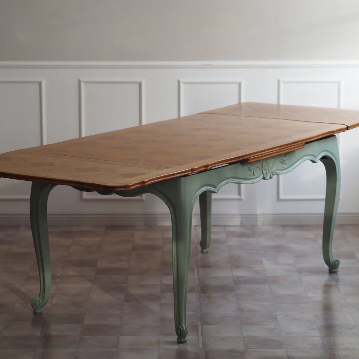 Ausziehtisch Louis XV Stil aus Eiche mit Fischgrätmuster