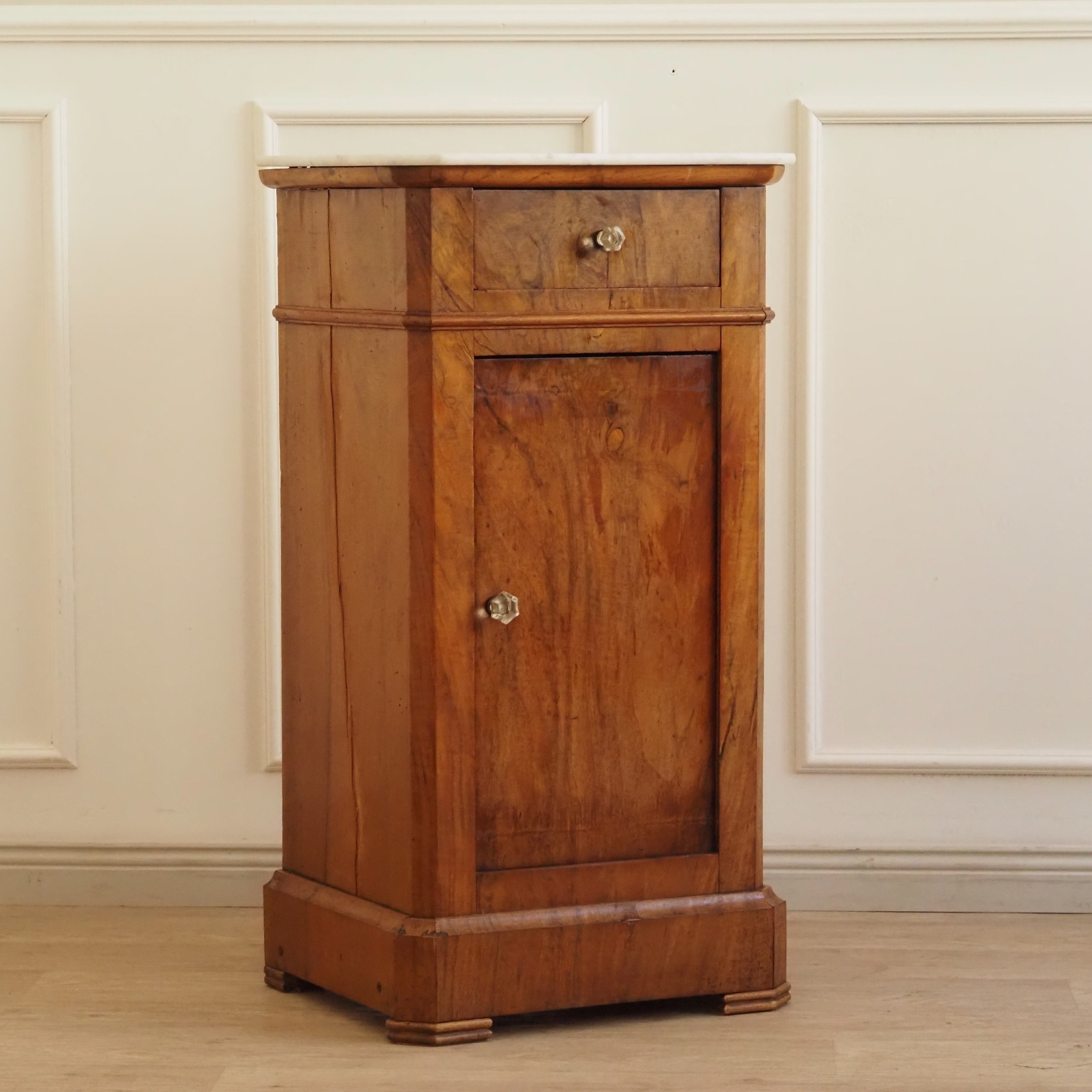 Louis-Philippe Nachttisch Wurzelnussbaum mit Marmorplatte um 1860 - Nachtschrank antik