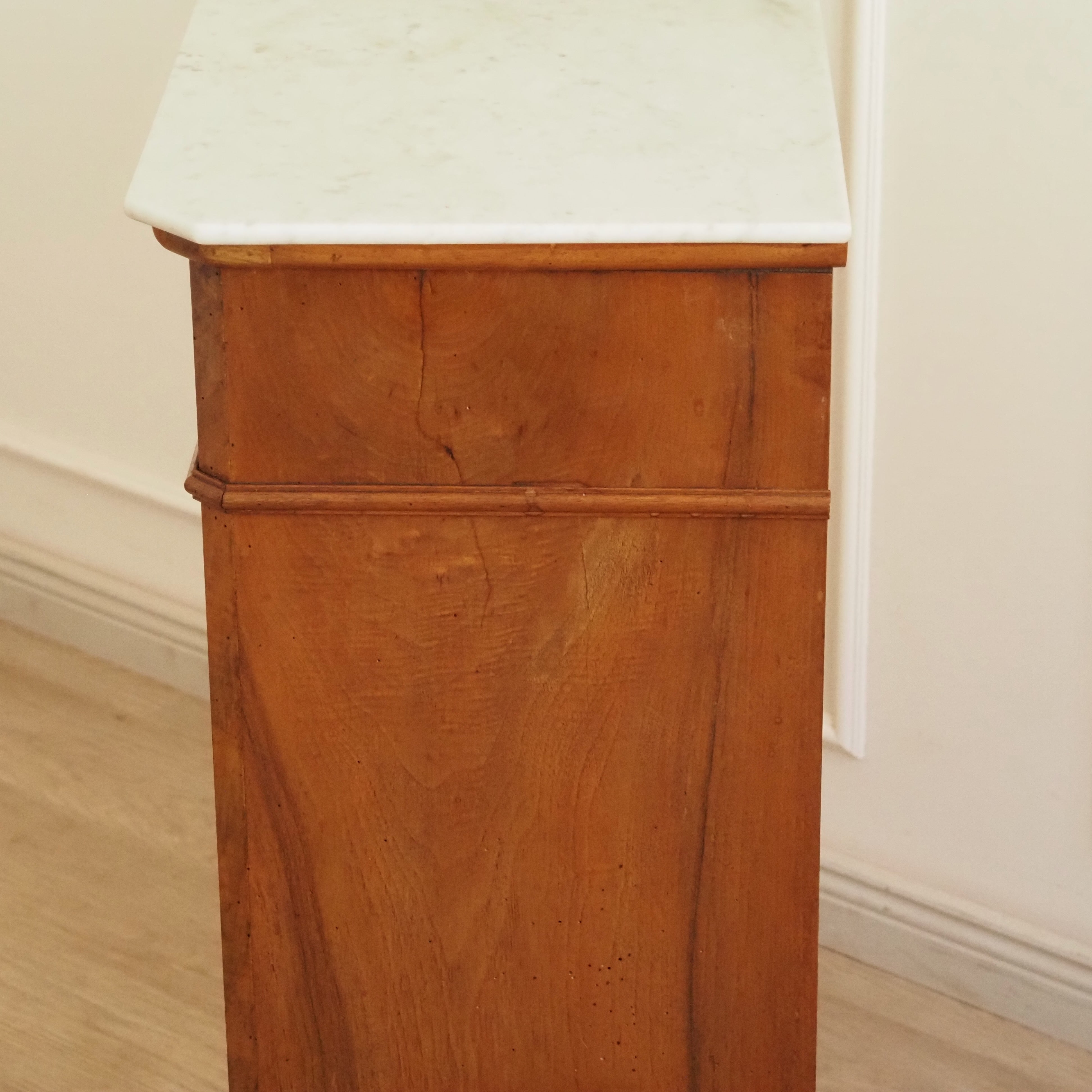 Louis-Philippe Nachttisch Wurzelnussbaum mit Marmorplatte um 1860 - Nachtschrank antik