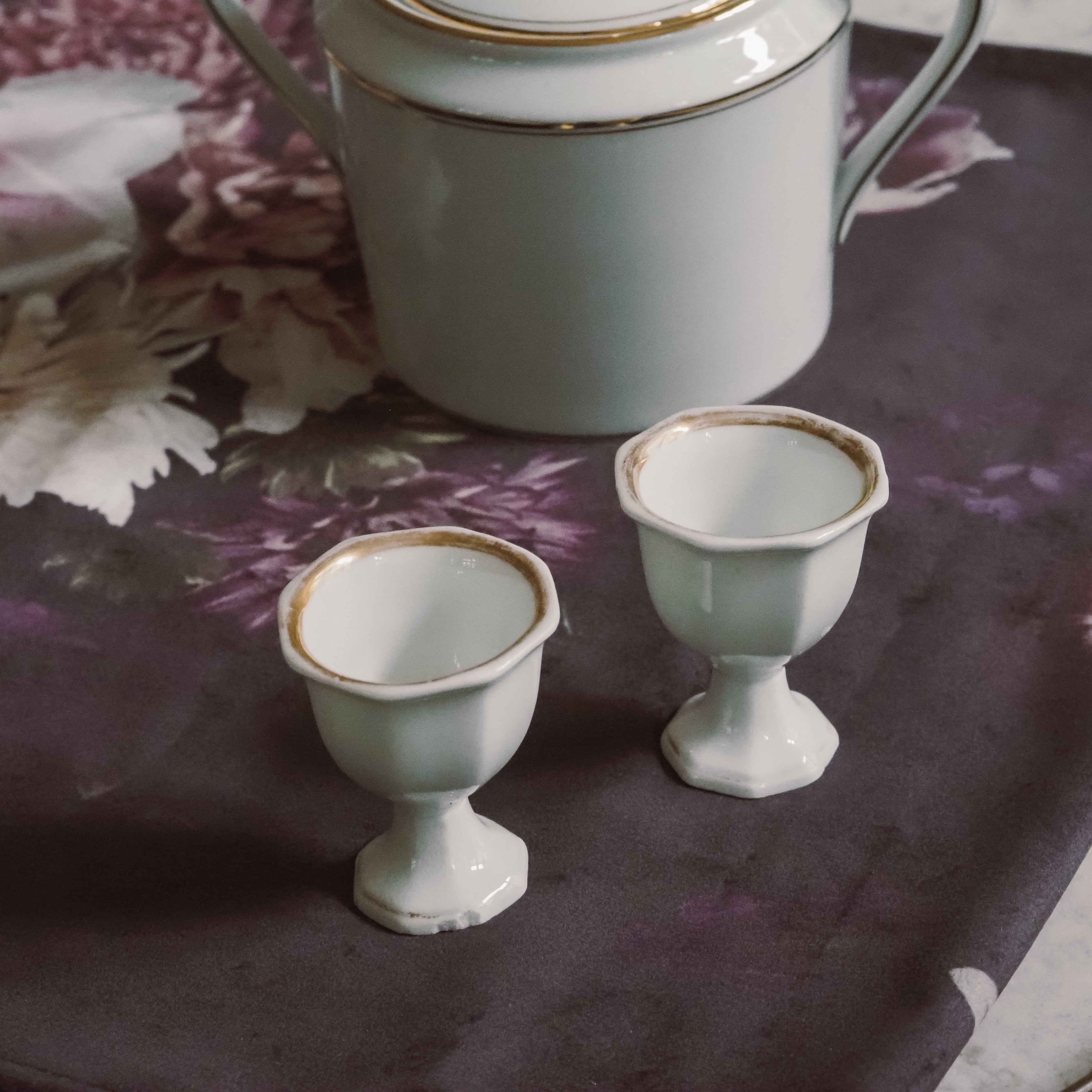 Eierbecher 2er Set · Vintage / Porzellan mit Goldrand