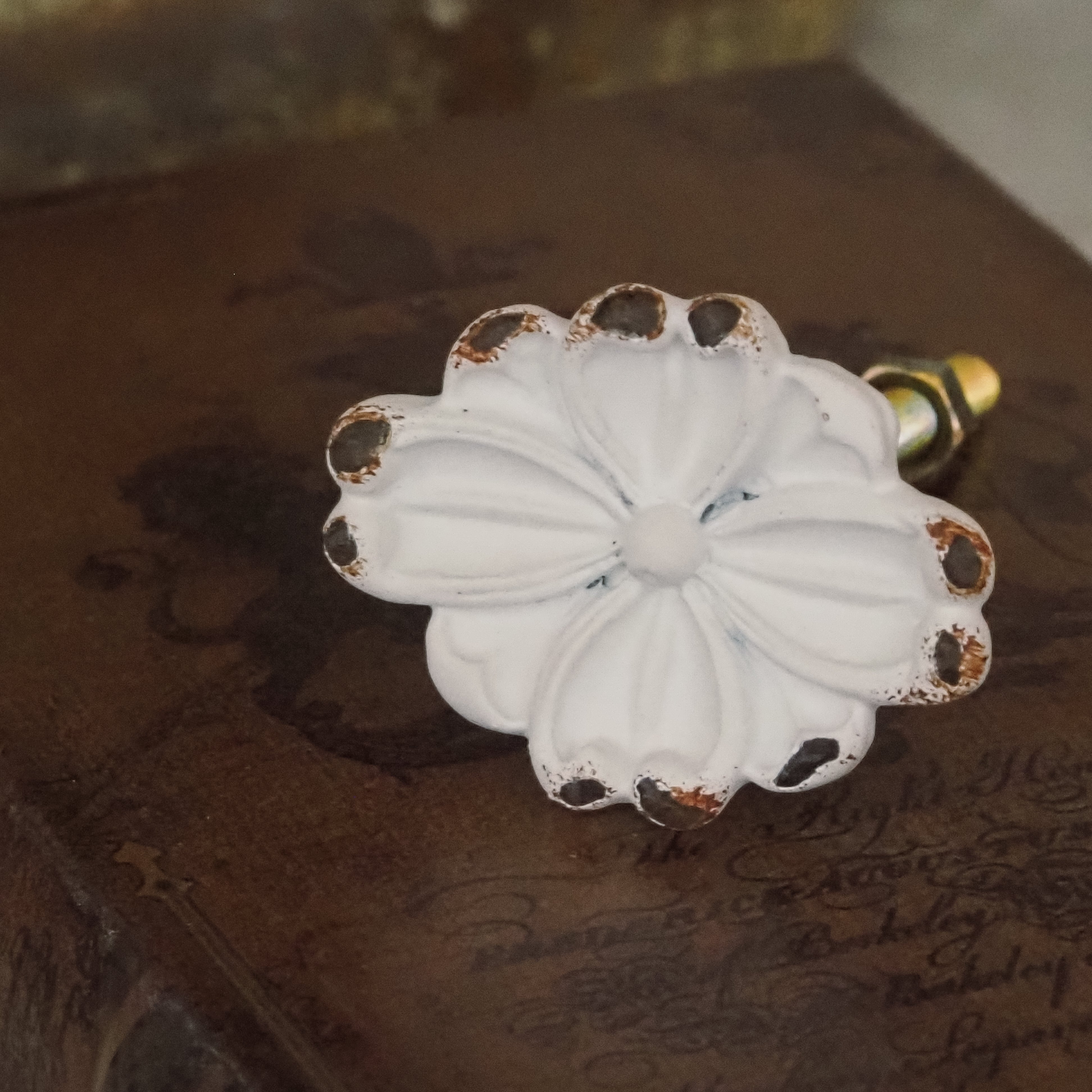 Möbelknopf Blüte · Landhausstil in Used-Optik