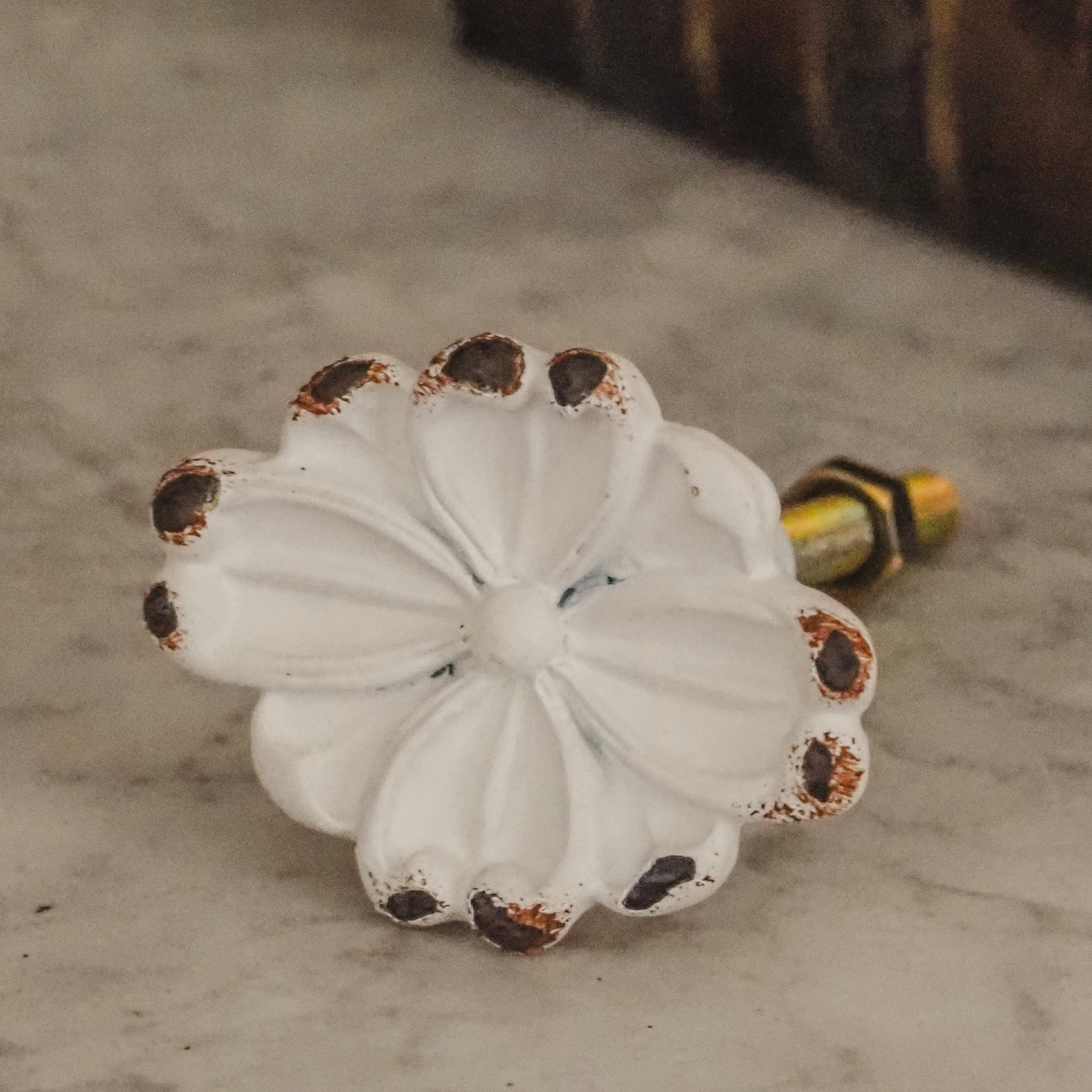 Möbelknopf Blüte · Landhausstil in Used-Optik