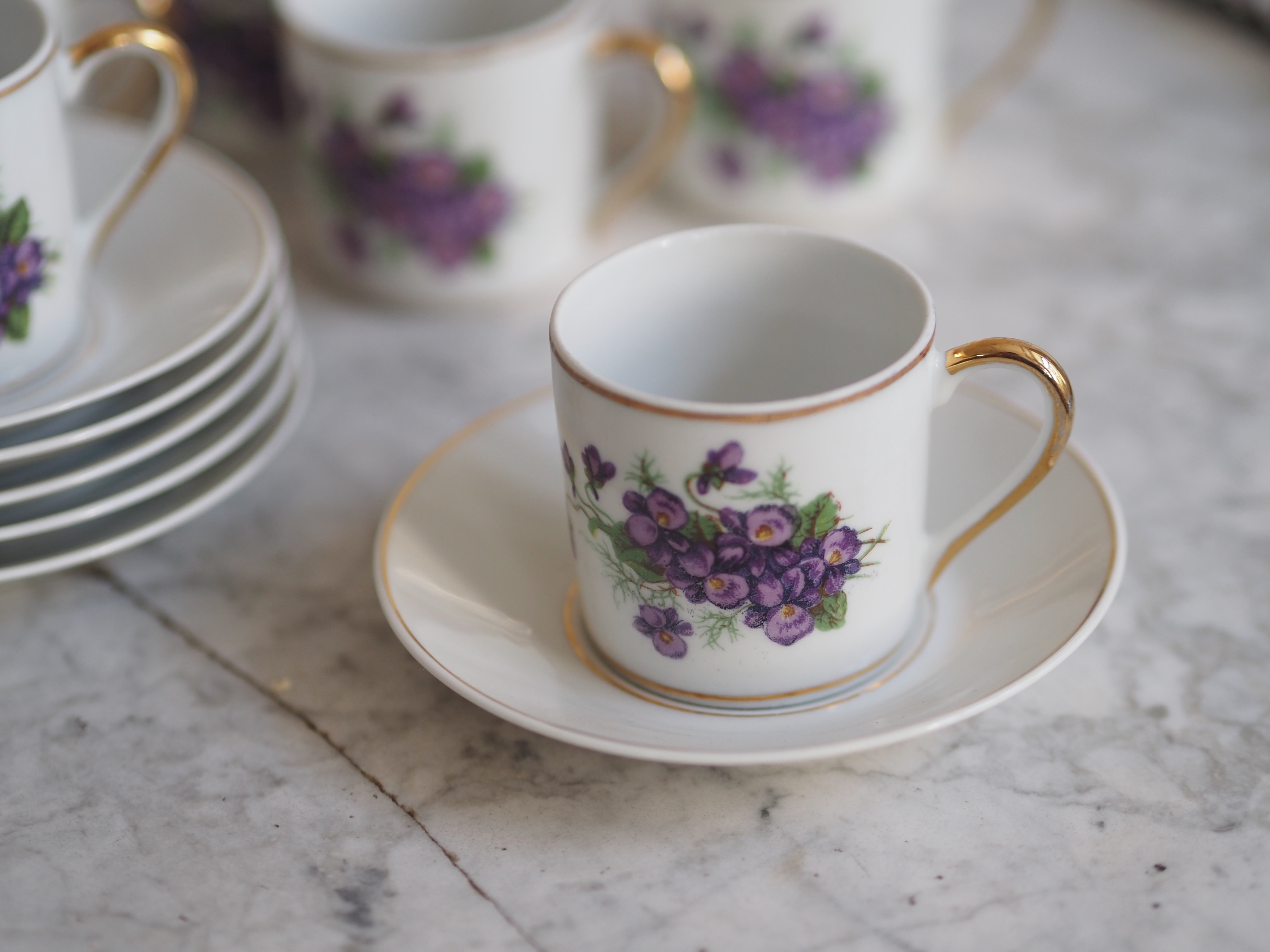 Miniatur-Kaffeeservice · 6er Set mit violettem Blütendekor