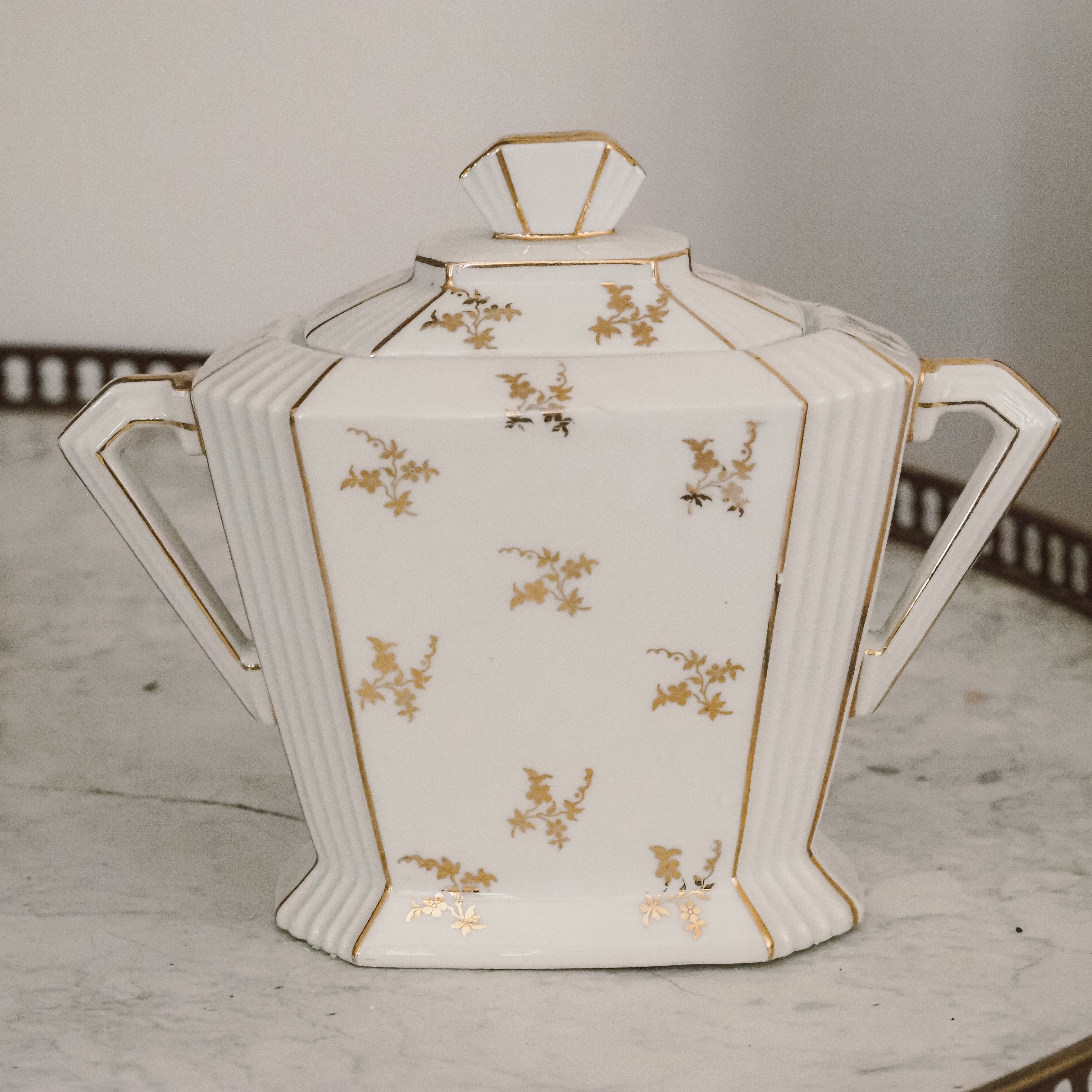 Zuckerdose Limoges · Art-Déco-Porzellan mit Goldstaffage, um 1930