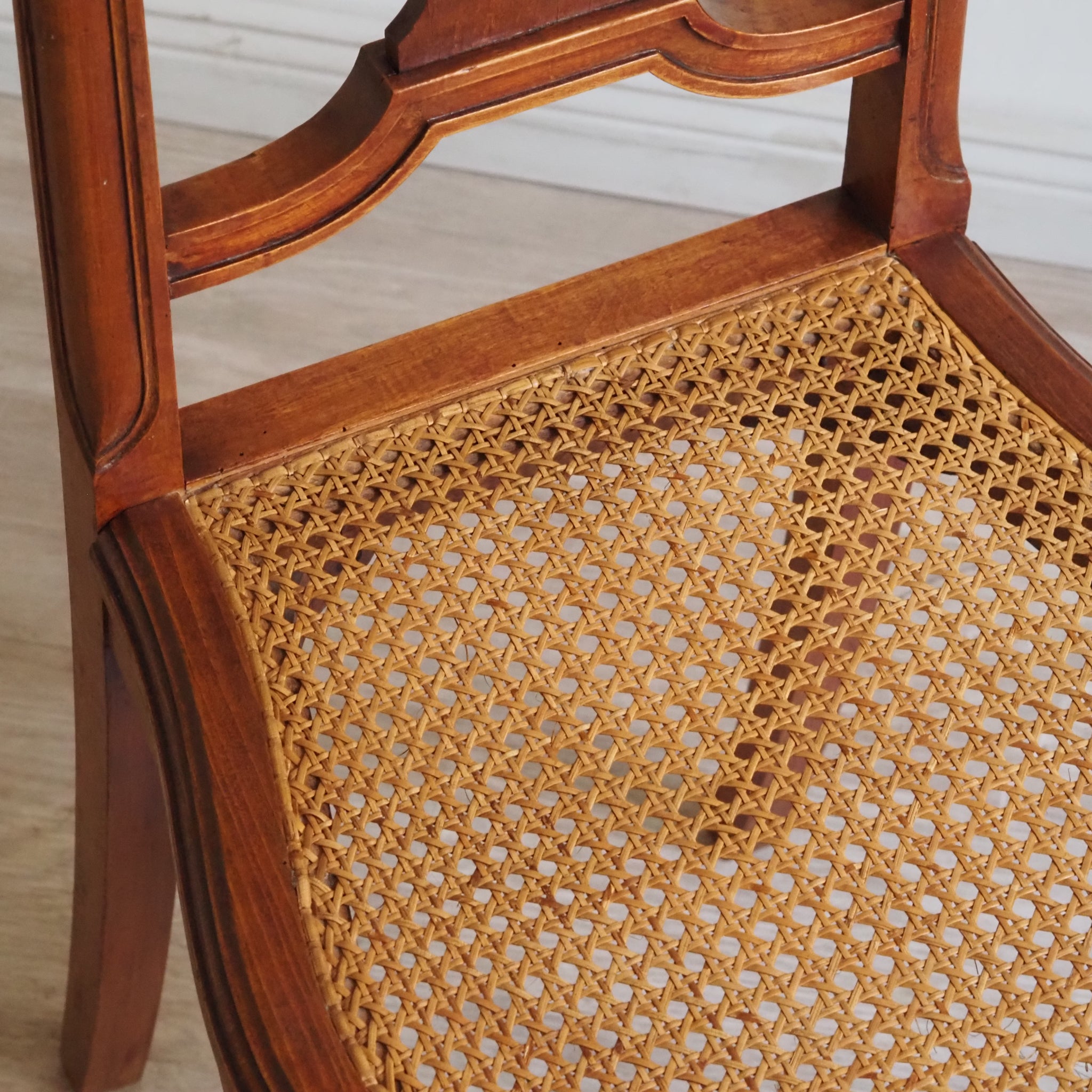 Antiker Esszimmer Stuhl im Louis Seize Stil, französischer Geflechtstuhl