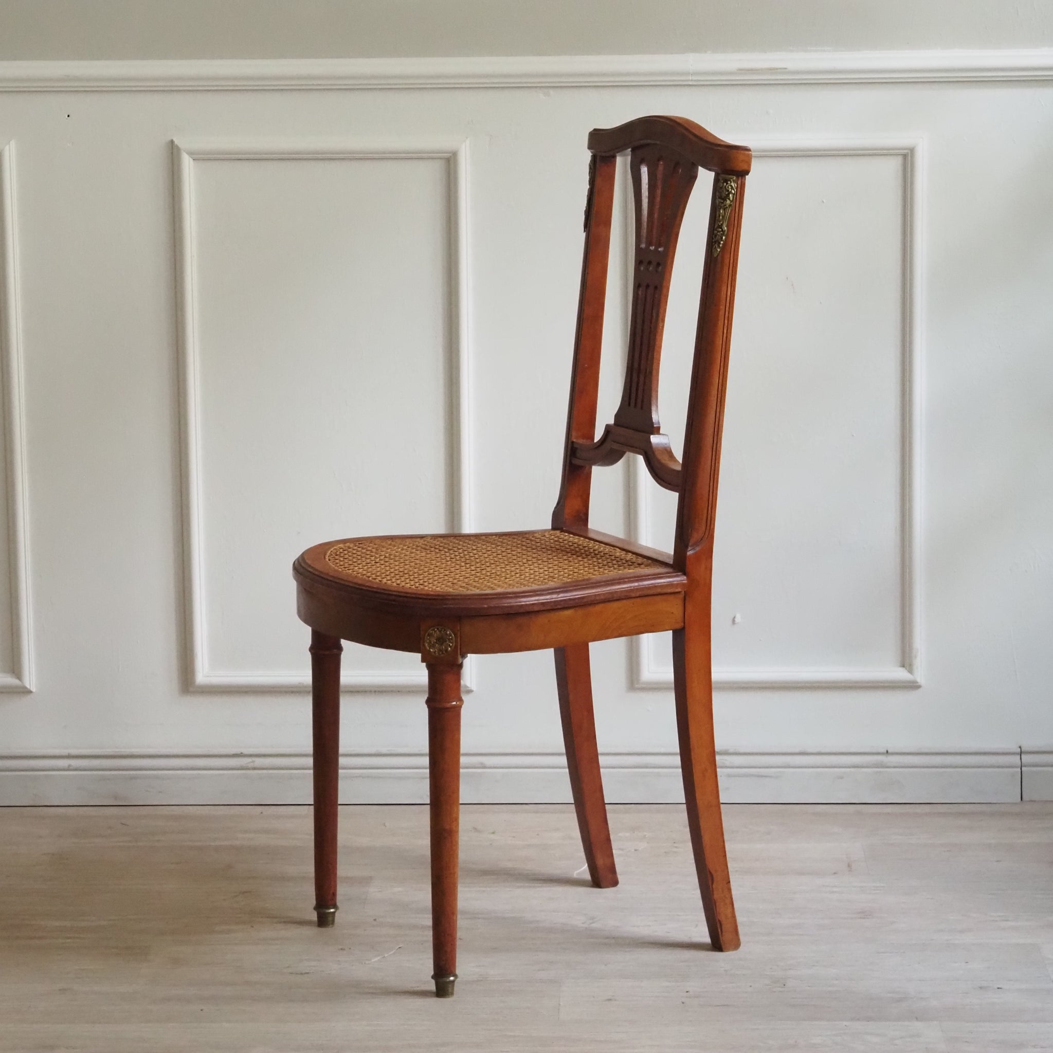 Antiker Esszimmer Stuhl im Louis Seize Stil, französischer Geflechtstuhl