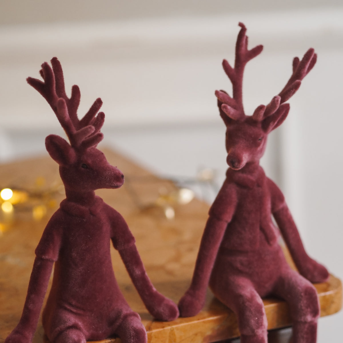 Kantenhocker Hirsch Paar · Bordeaux Samtoptik Winterdeko