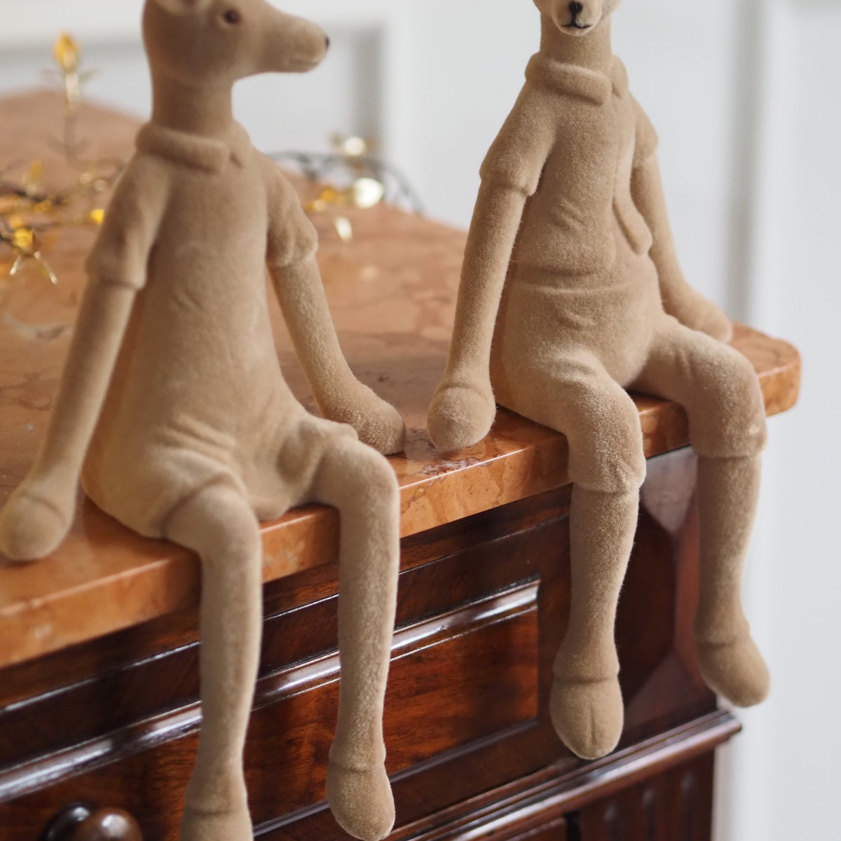 Kantenhocker Hirschpaar Ingwer · Weihnachtsfiguren Samtoptik