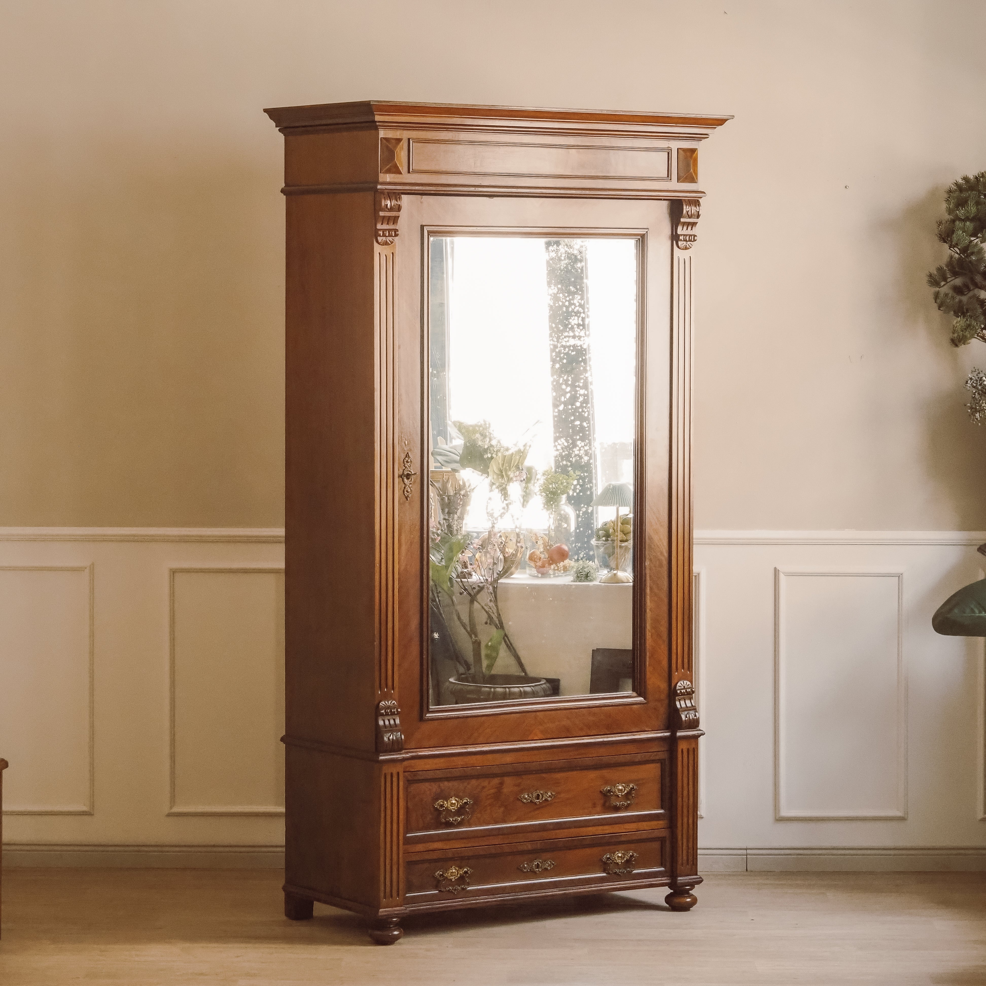 Spiegelschrank Nussbaum Gründerzeit um 1880