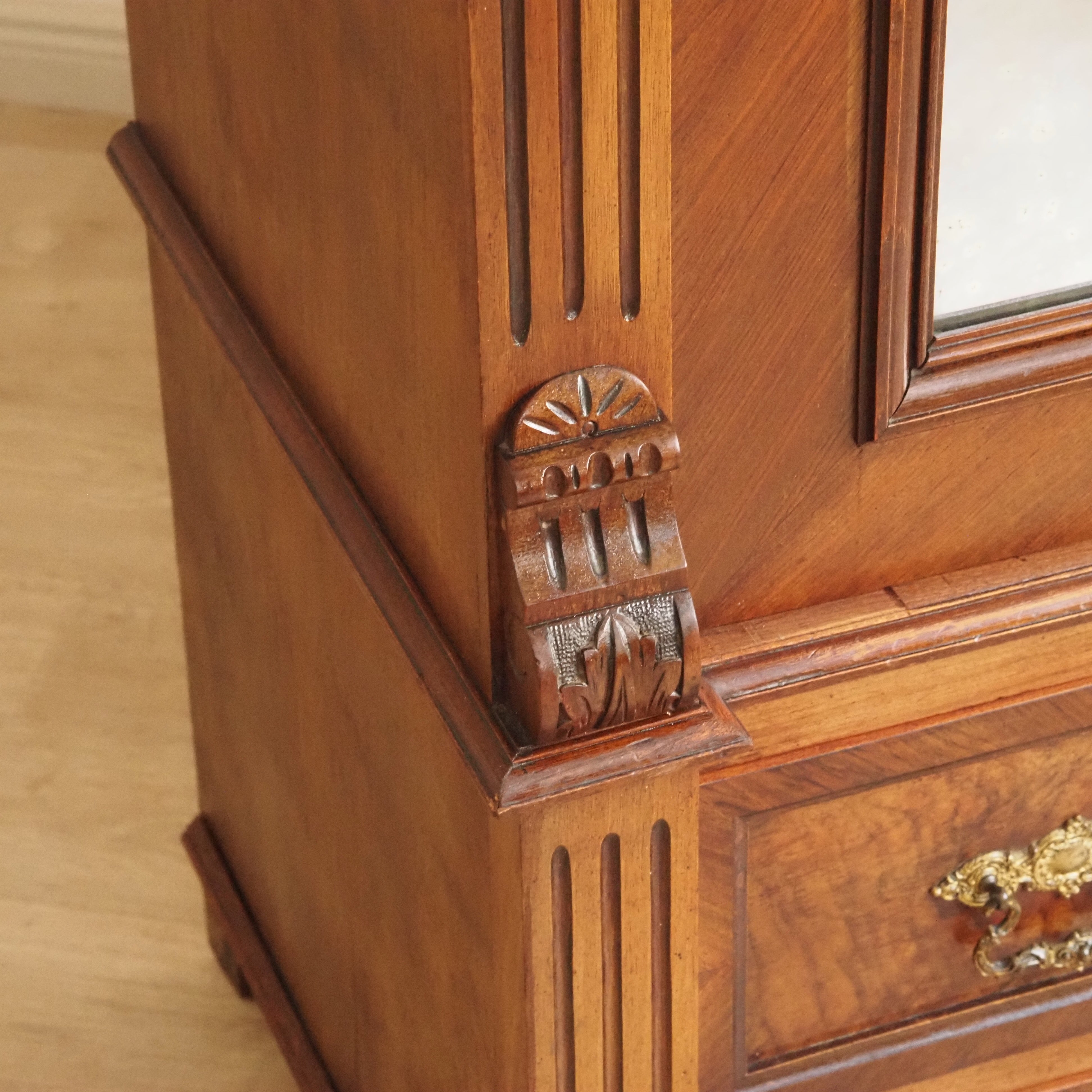 Spiegelschrank Nussbaum Gründerzeit um 1880
