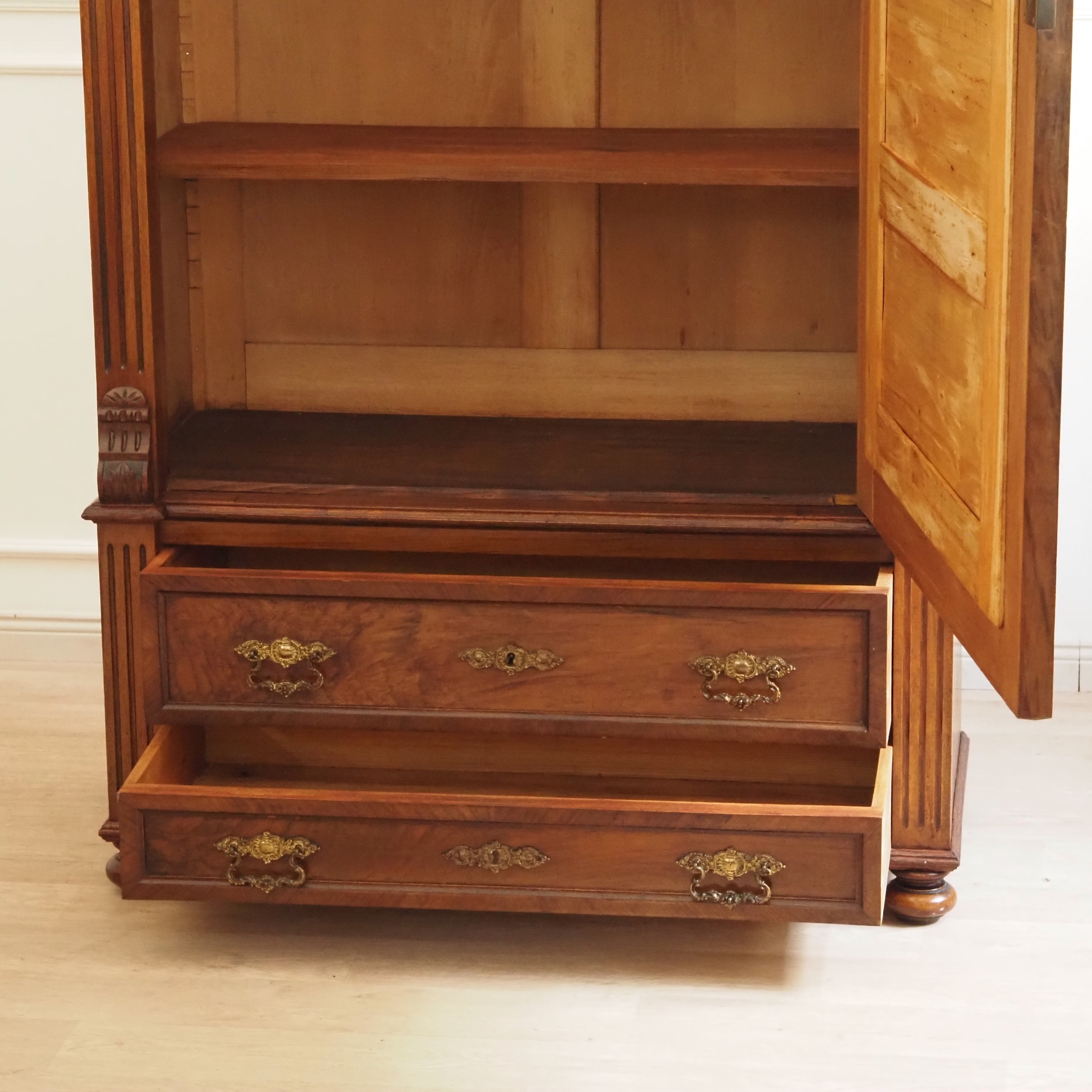Spiegelschrank Nussbaum Gründerzeit um 1880