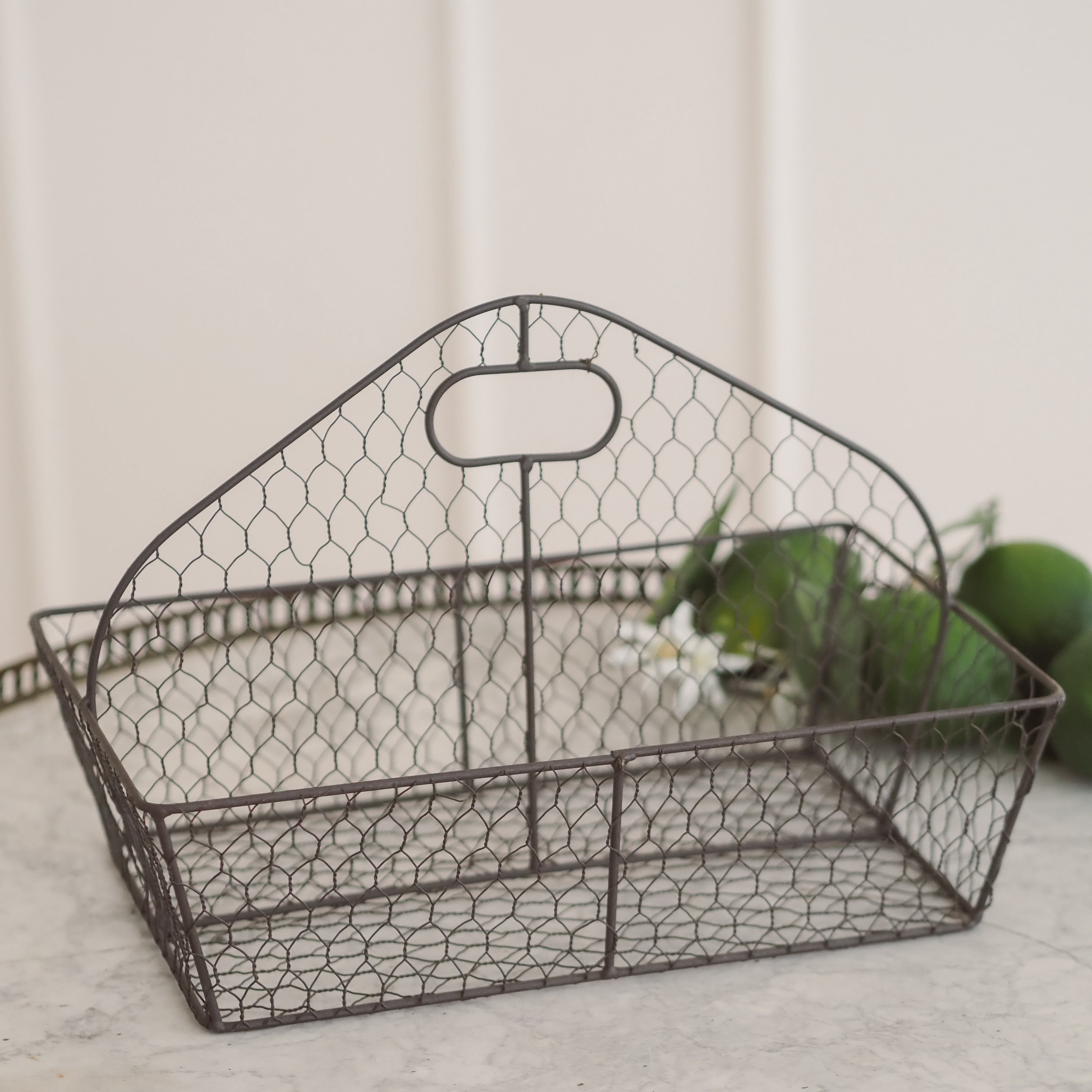 Drahtkorb mit Tragegriff · Metallkorb im rustikalen Landhausstil