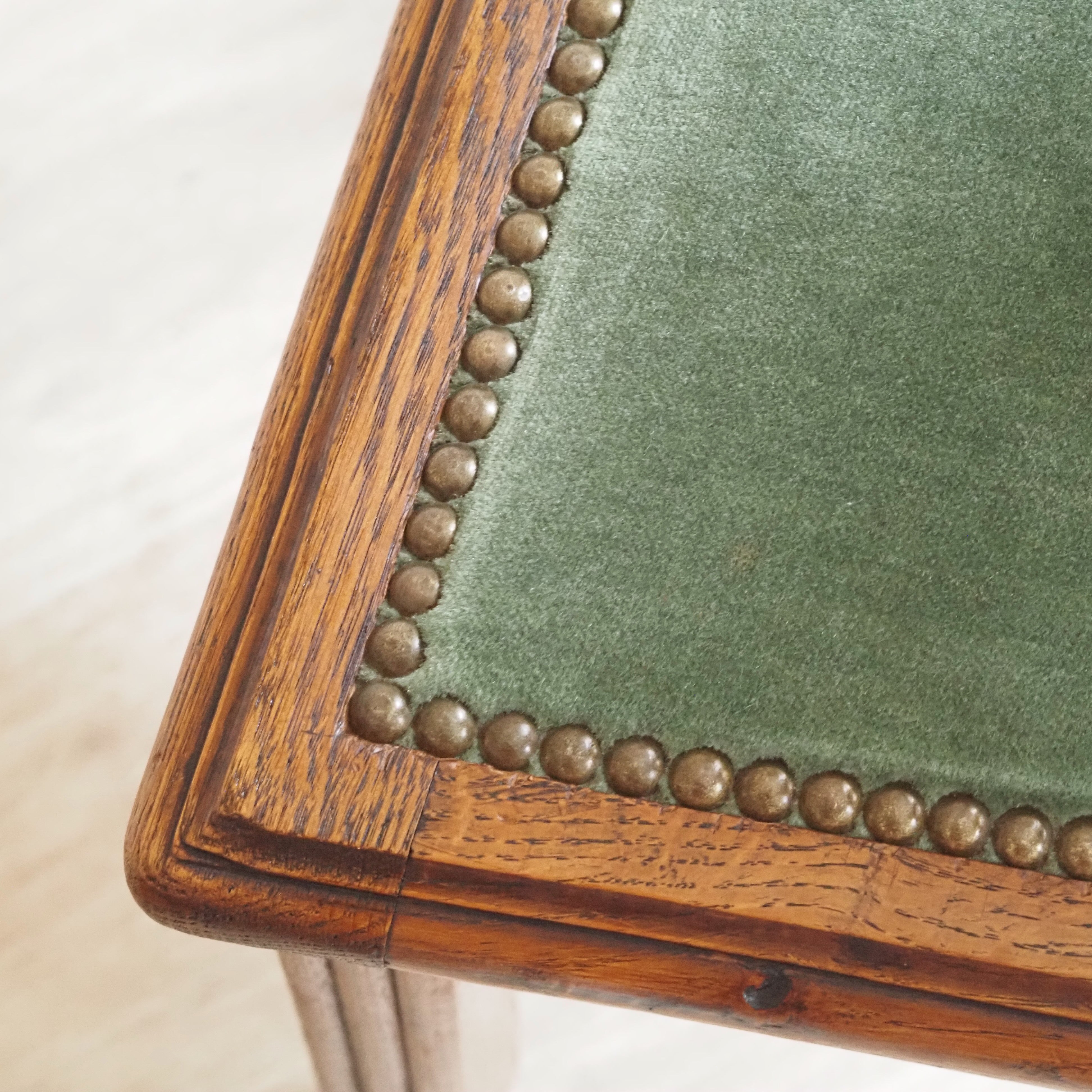 Art-Déco Stühle 4er-Set Eiche um 1920 – Grüner Samt