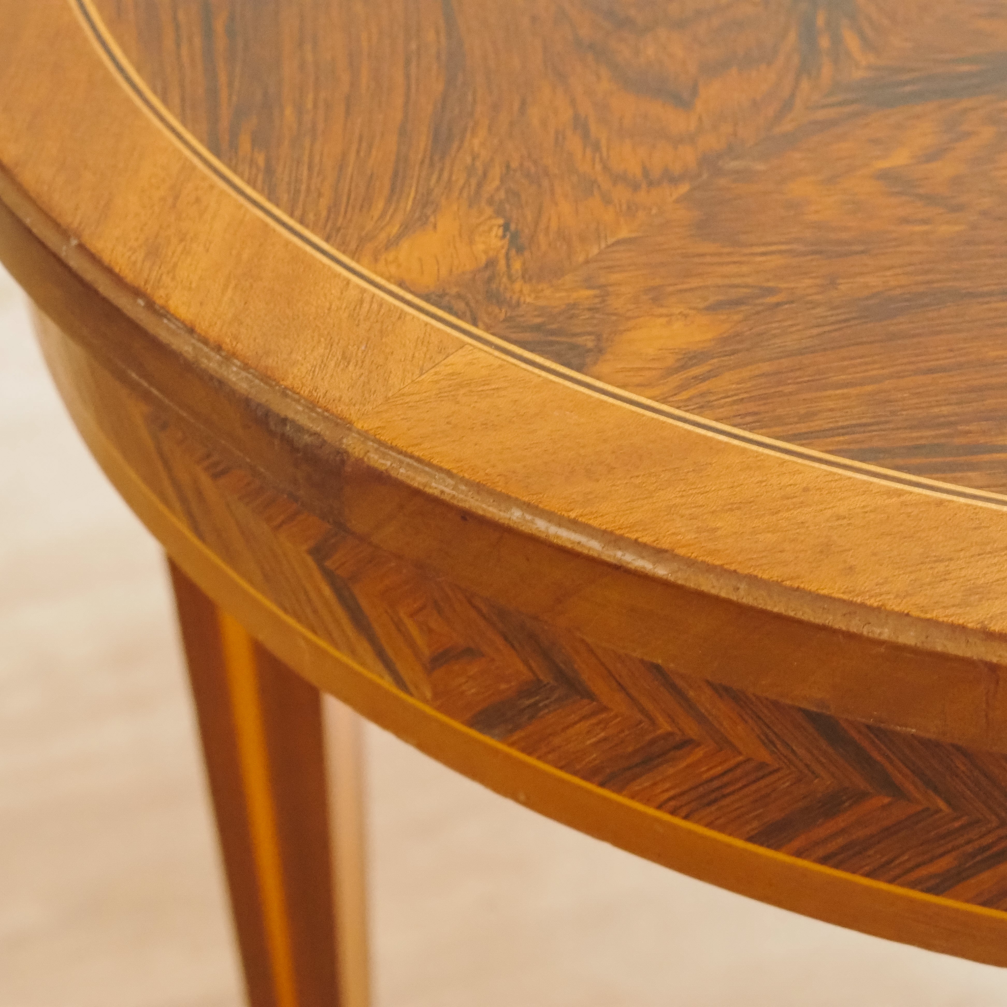 Esstisch Louis-XVI-Stil oval mit Intarsien