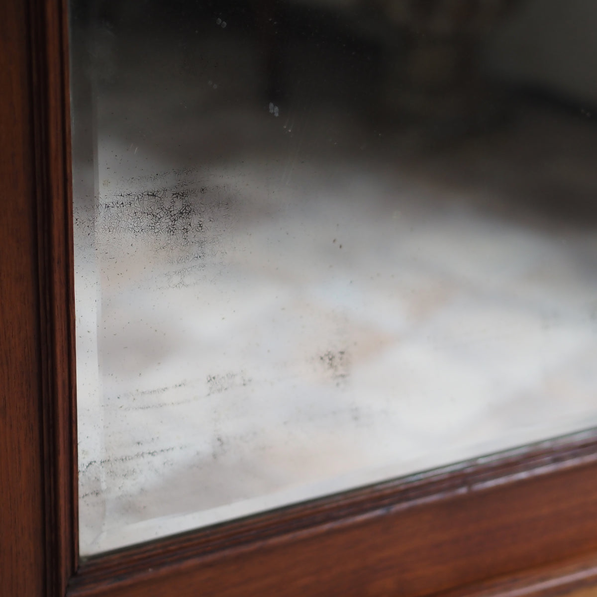 Kleiderschrank Louis-XVI-Stil mit Spiegeltür, Eiche, um 1900