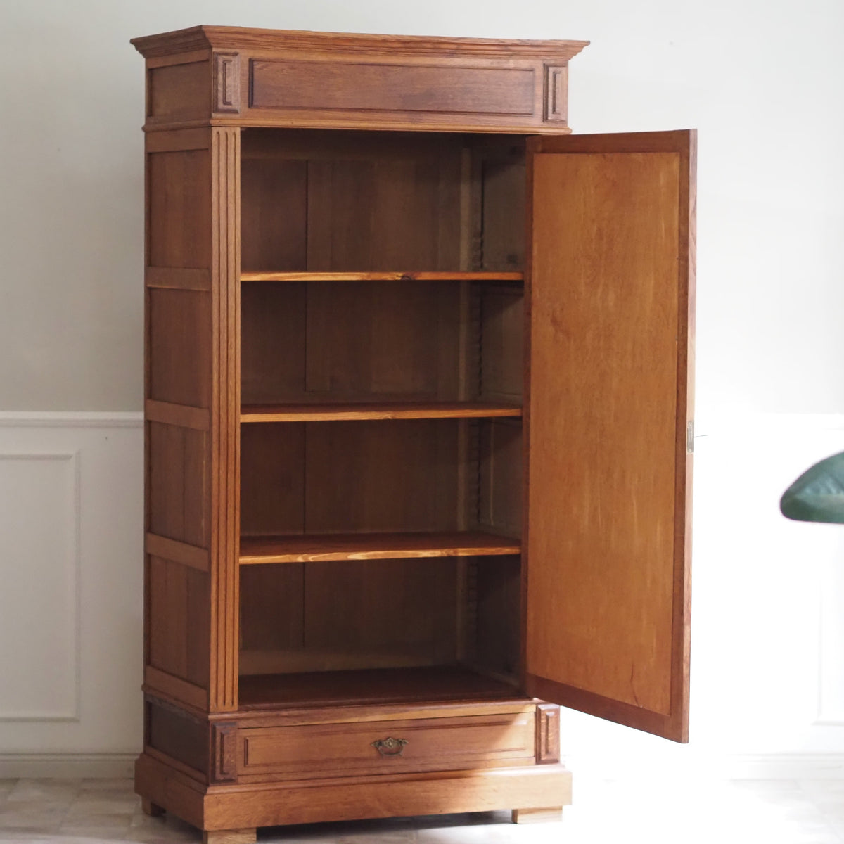 Kleiderschrank Louis-XVI-Stil mit Spiegeltür, Eiche, um 1900