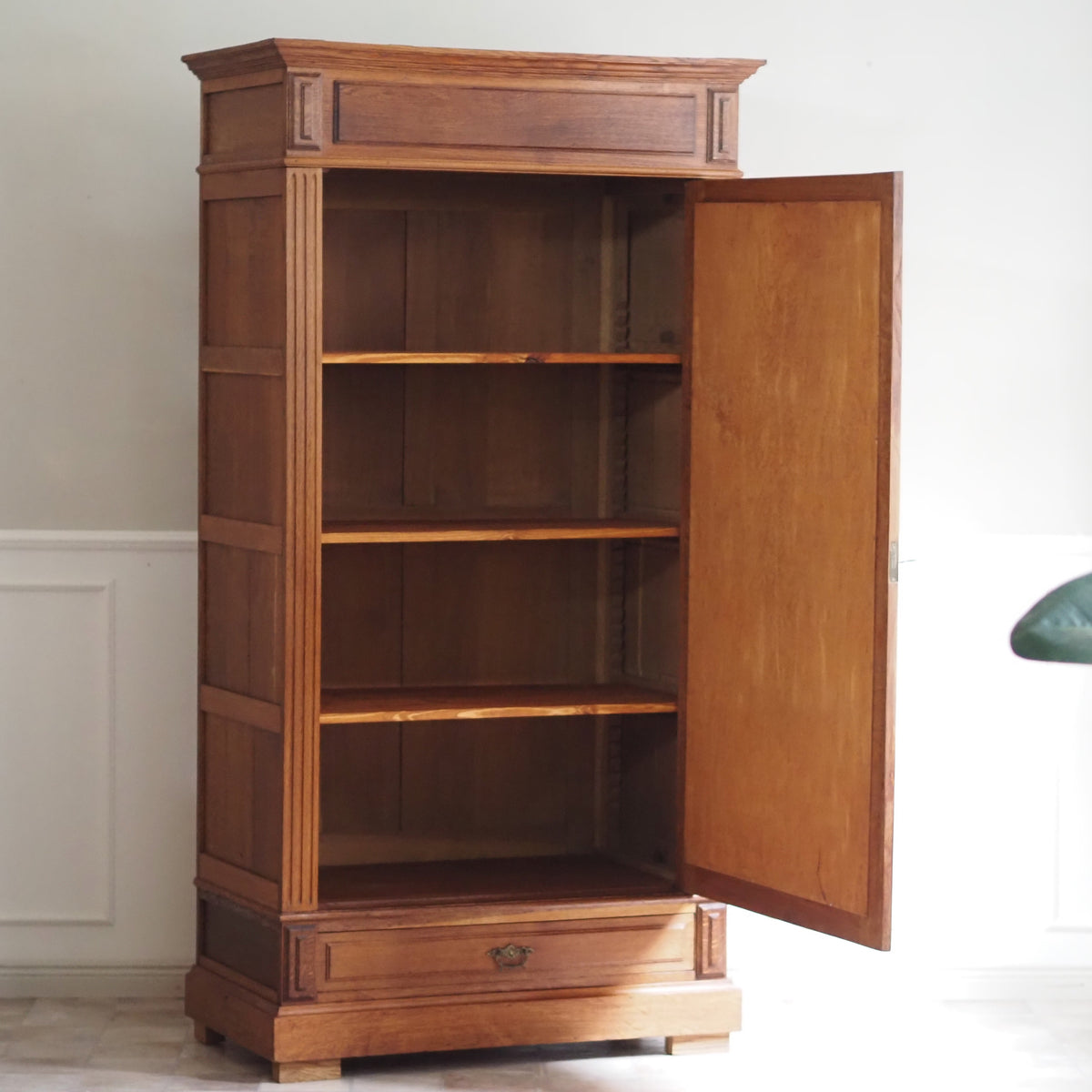 Kleiderschrank Louis-XVI-Stil mit Spiegeltür, Eiche, um 1900
