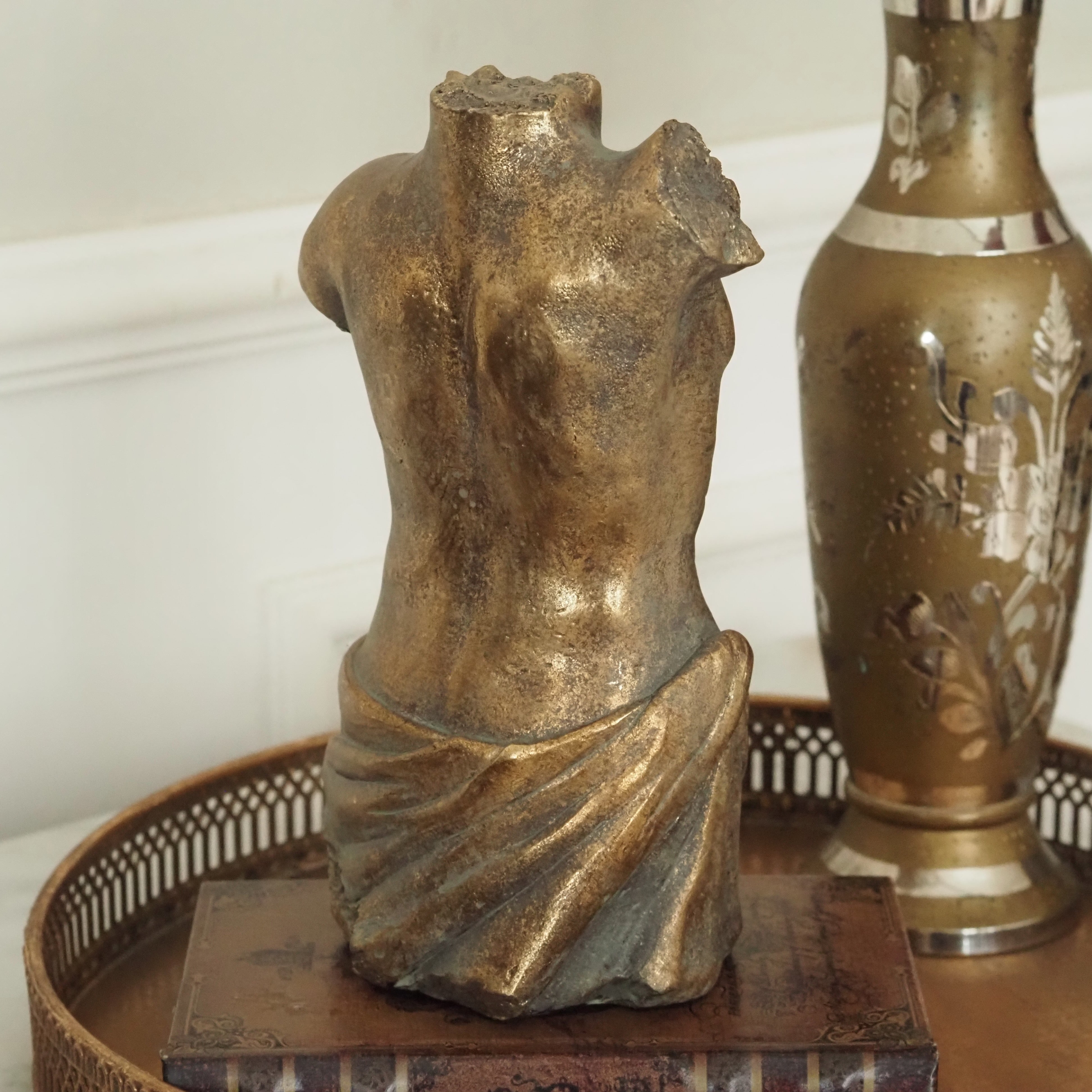 Torso Gold · Männlicher Figurentorso im antikisierenden Fragmentstil