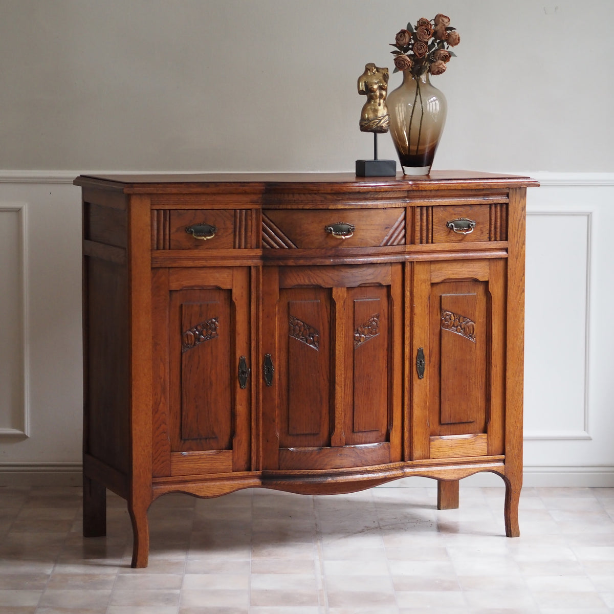 Art-Déco Sideboard Eiche um 1925 mit geschwungener Front