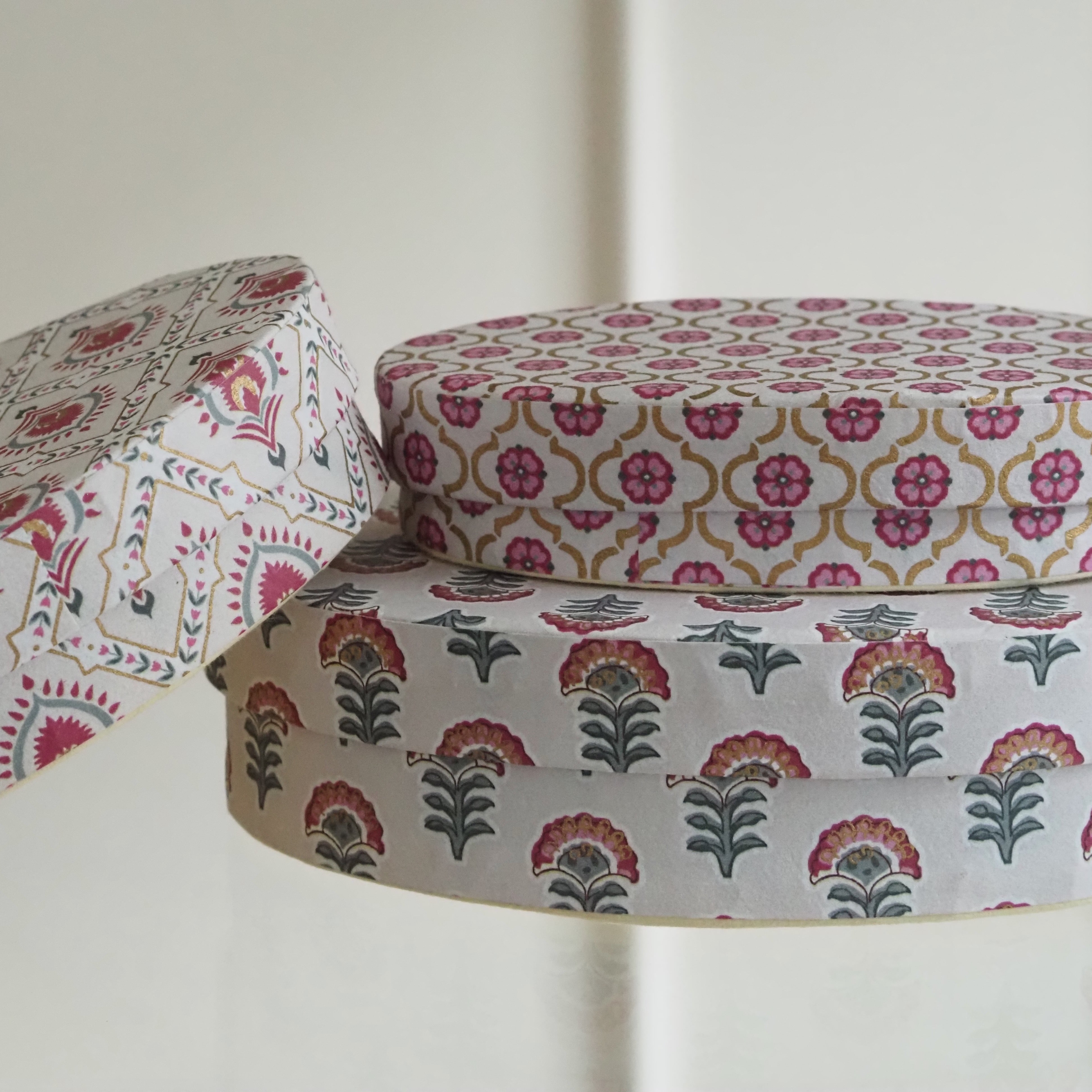 Geschenkdosen Oval 3er-Set · Blockdruck-Muster in Rosa