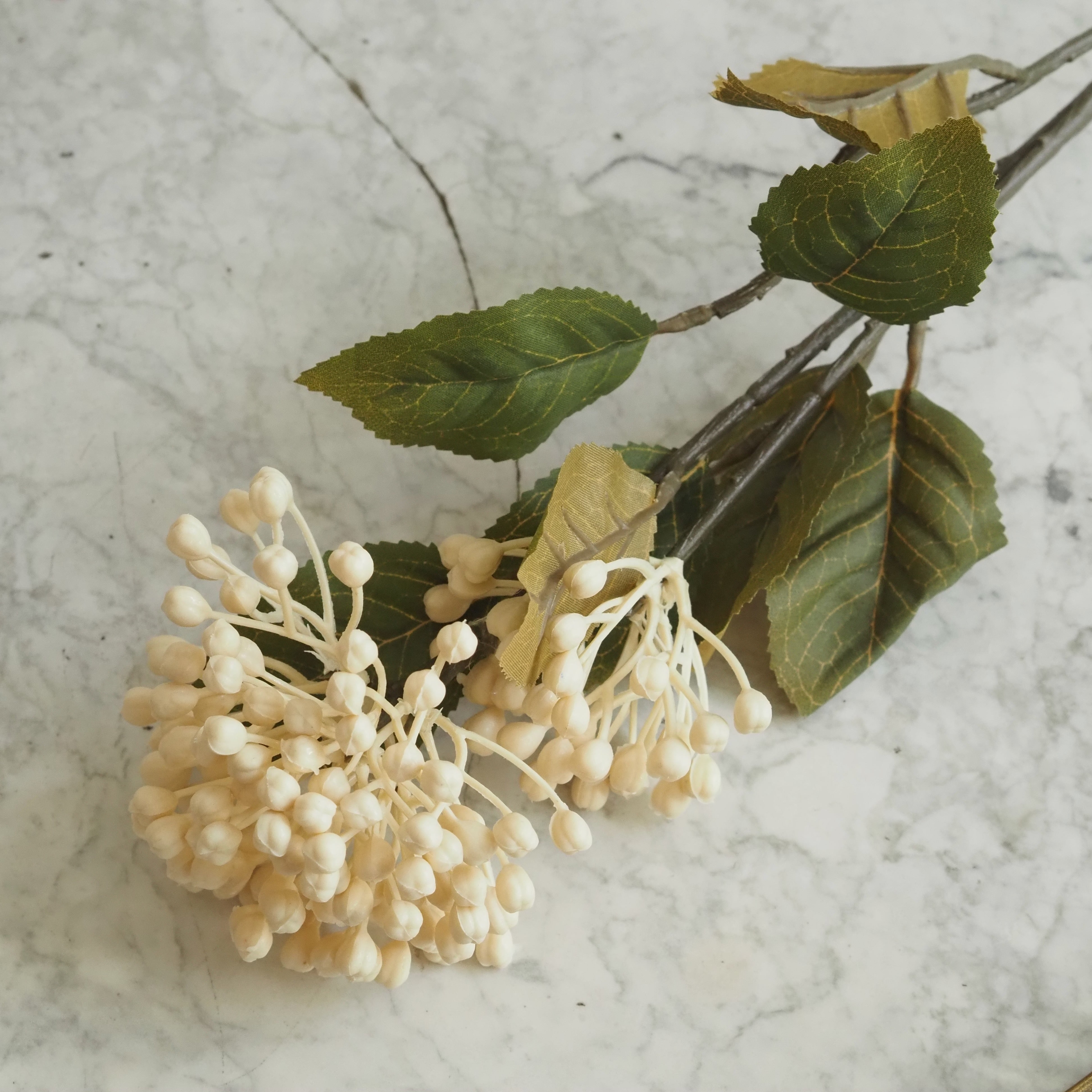 Knospenzweig Creme · Deko-Zweig mit Schneeball-Knospendolden im Landhausstil
