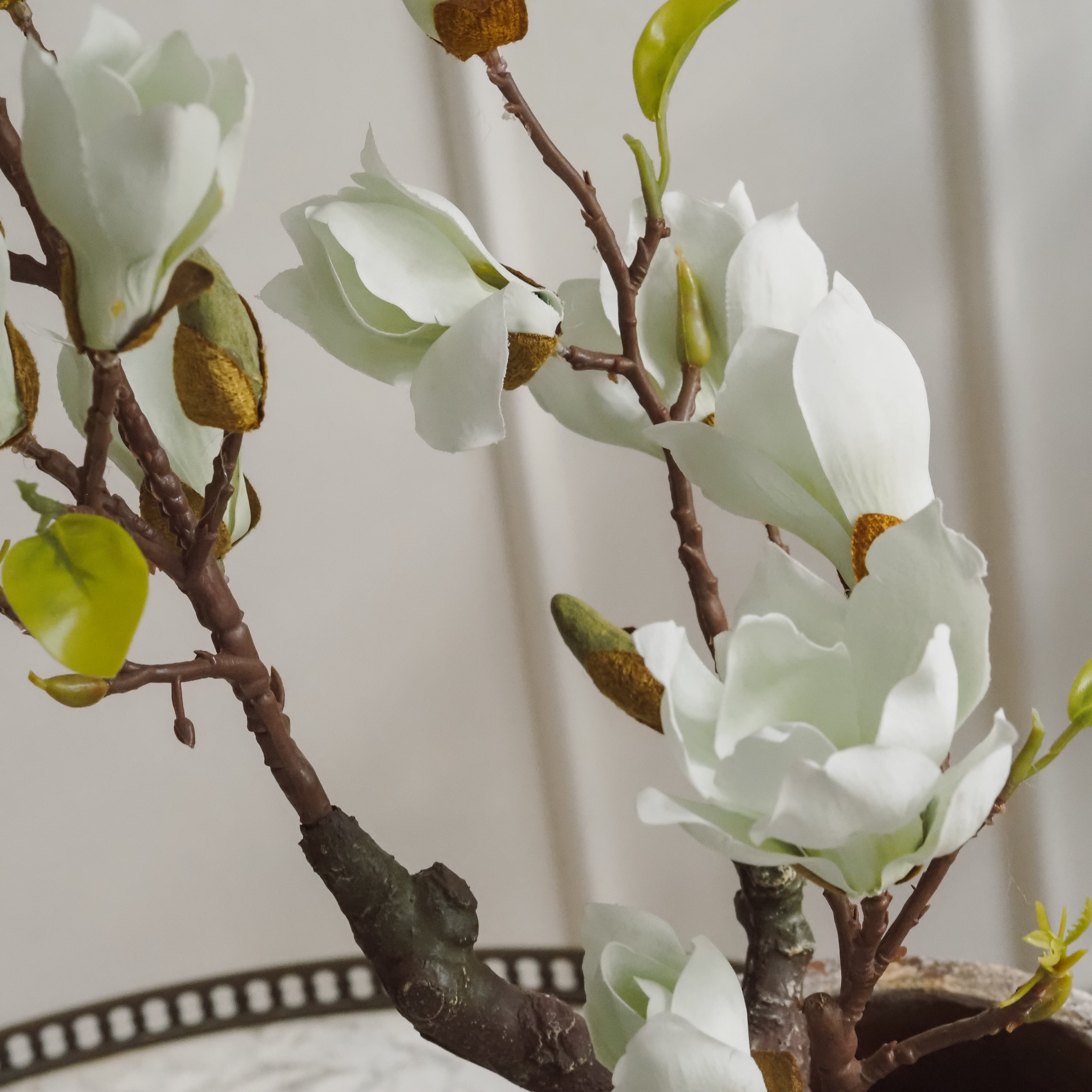 Magnolienzweig Weiß-Creme · Naturalistischer Blütenzweig mit Knospen