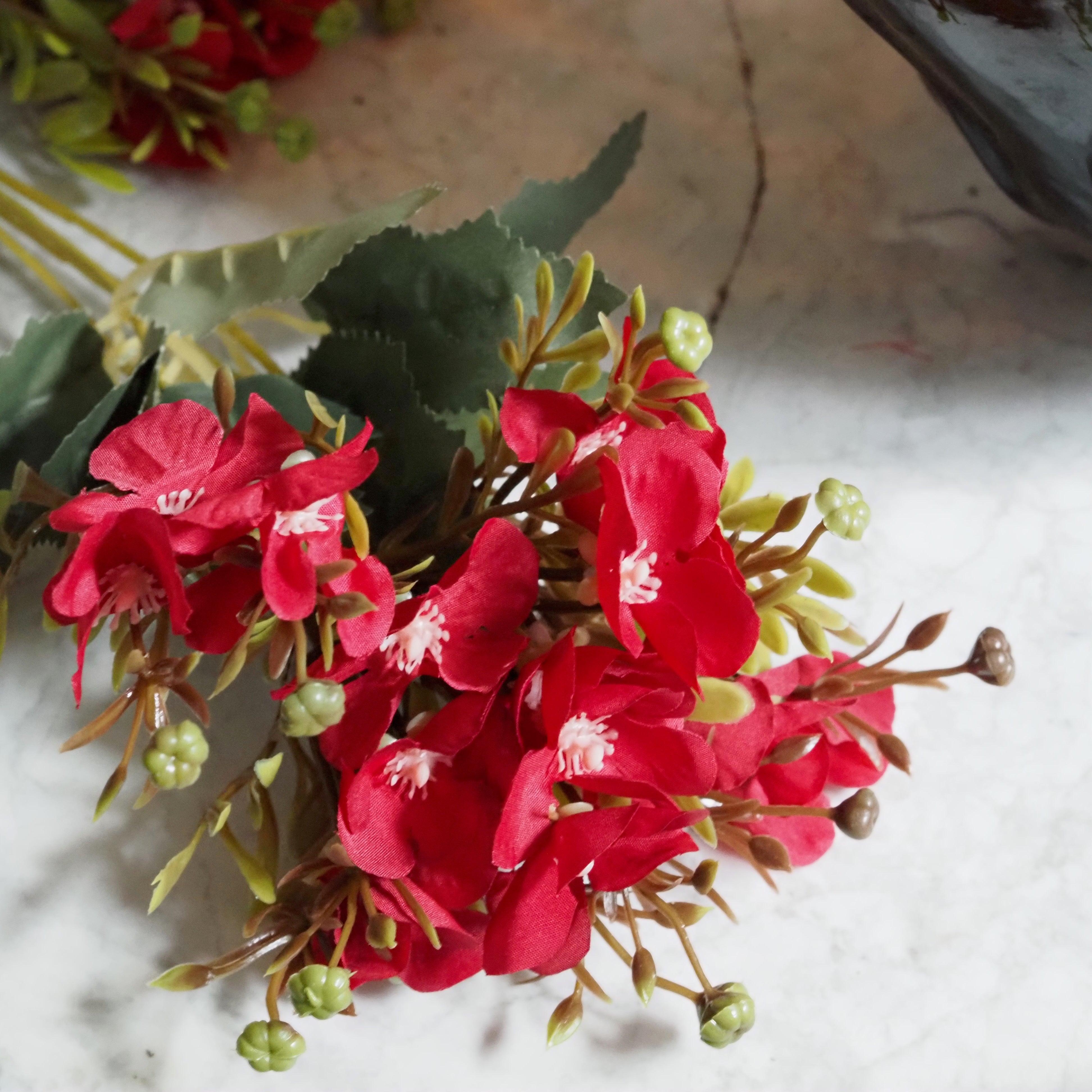 Deko-Zweig Karminrot · Floraler Blütenzweig in Textiloptik