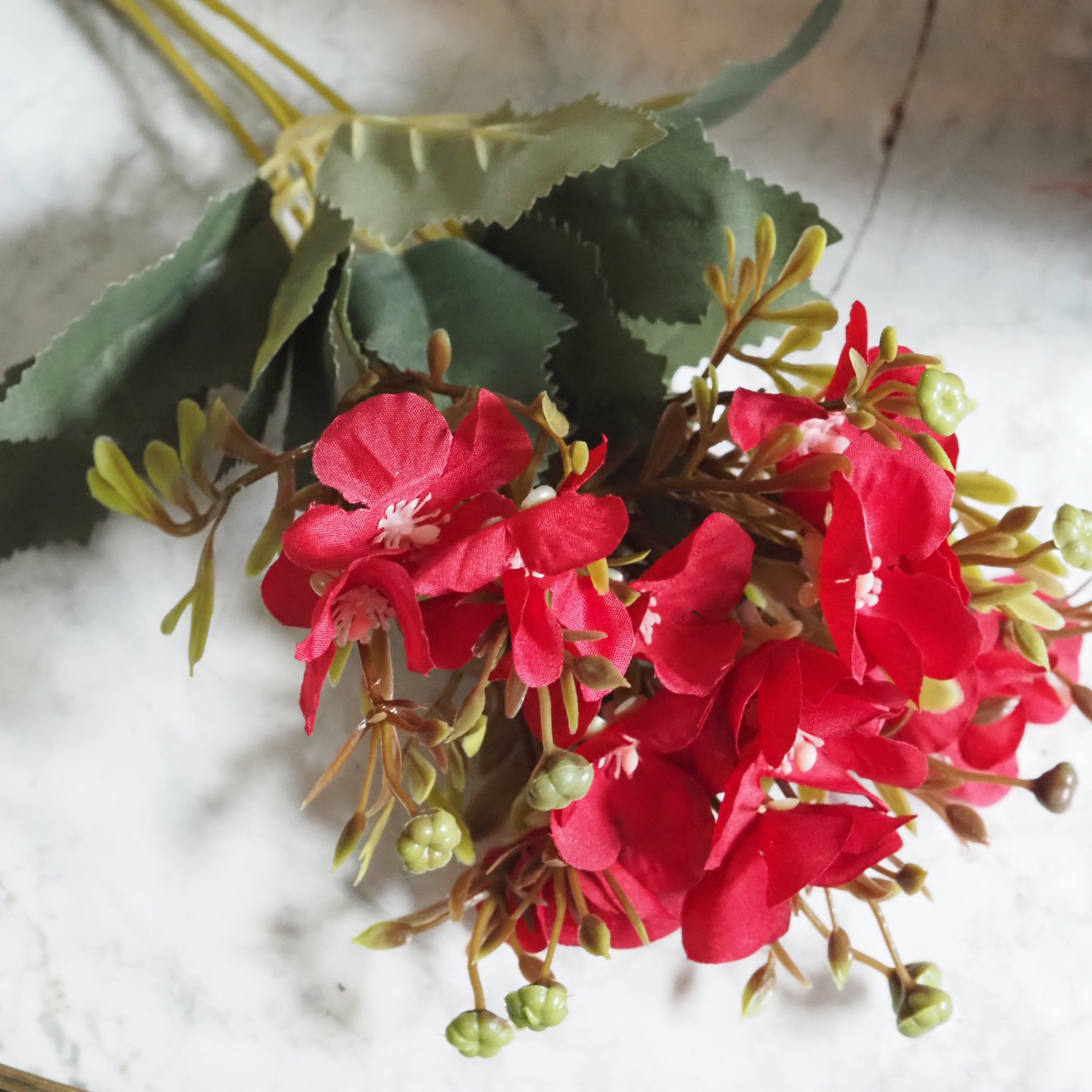 Deko-Zweig Karminrot · Floraler Blütenzweig in Textiloptik