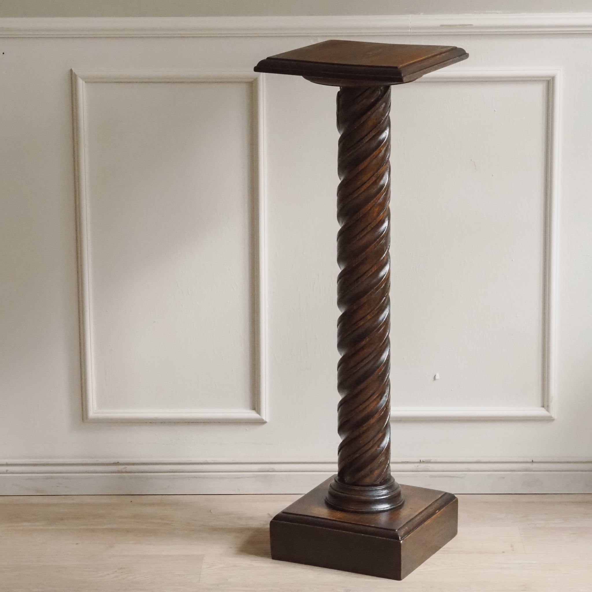 Vintage Blumenständer mit gedrehter Säule - Antikes Pflanzenpodest