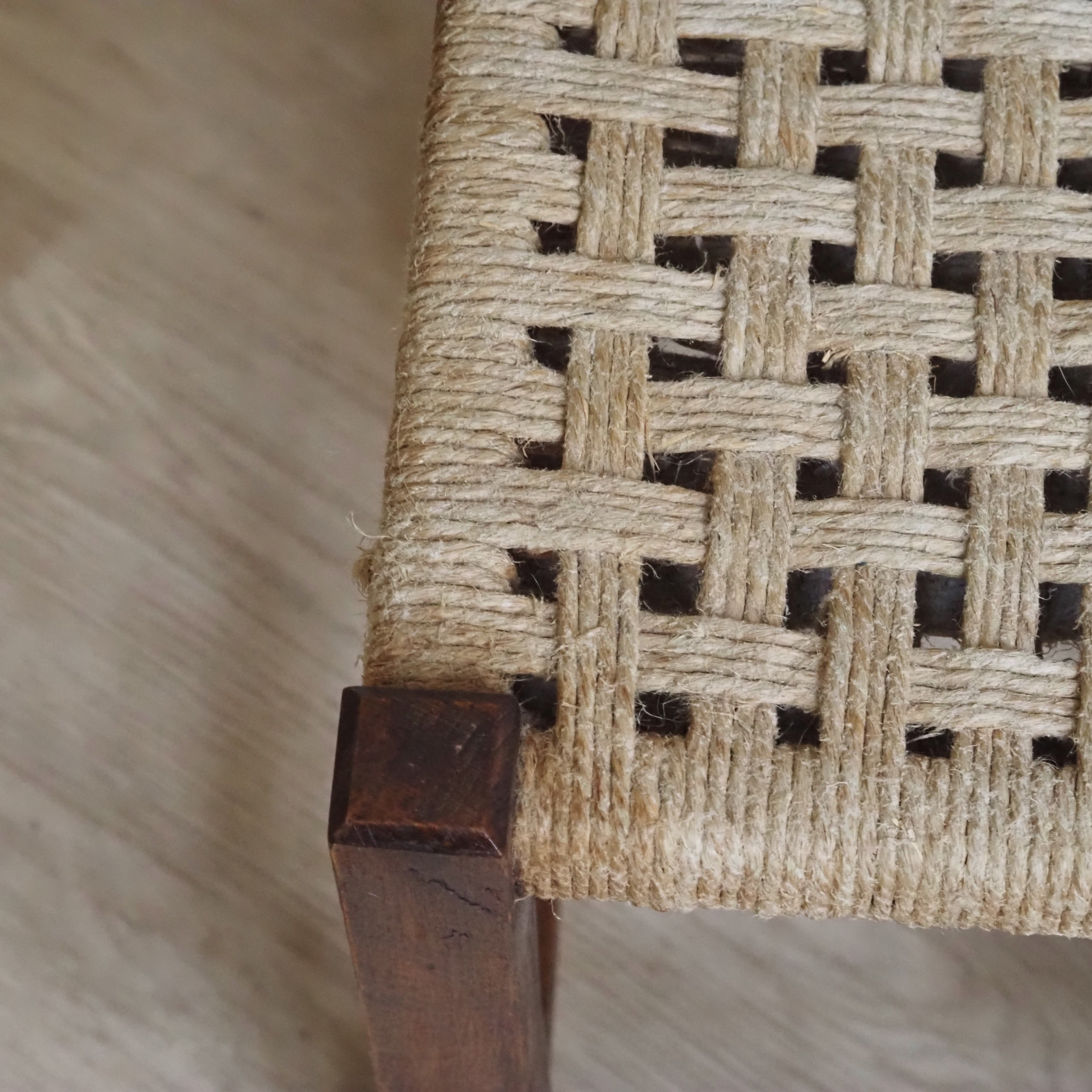 Hocker im Bauhaus-Stil mit Jutegeflecht Hartholz um 1940
