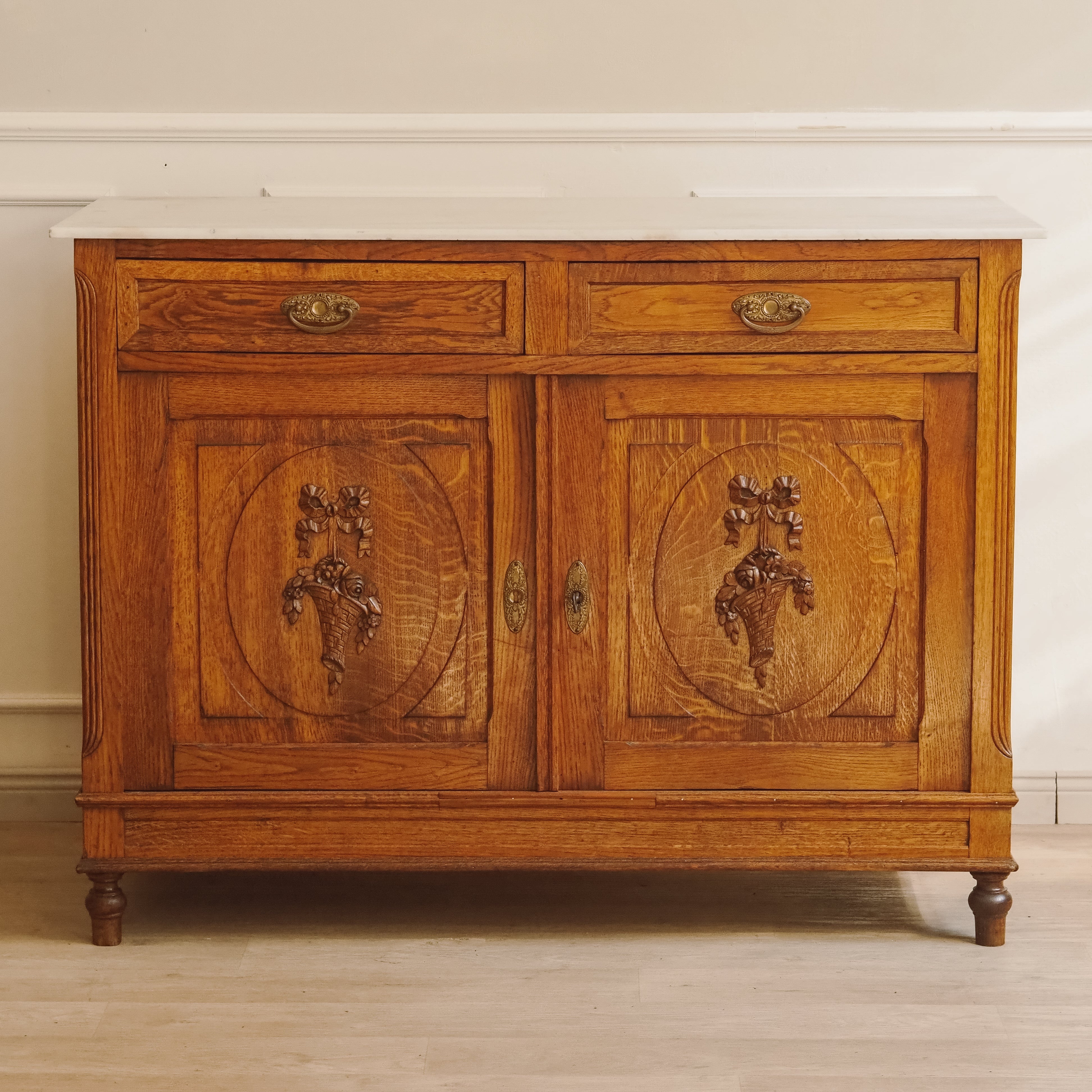 Louis-XVI-Kommode Eiche Marmorplatte um 1900 Rosenkorb-Schnitzerei