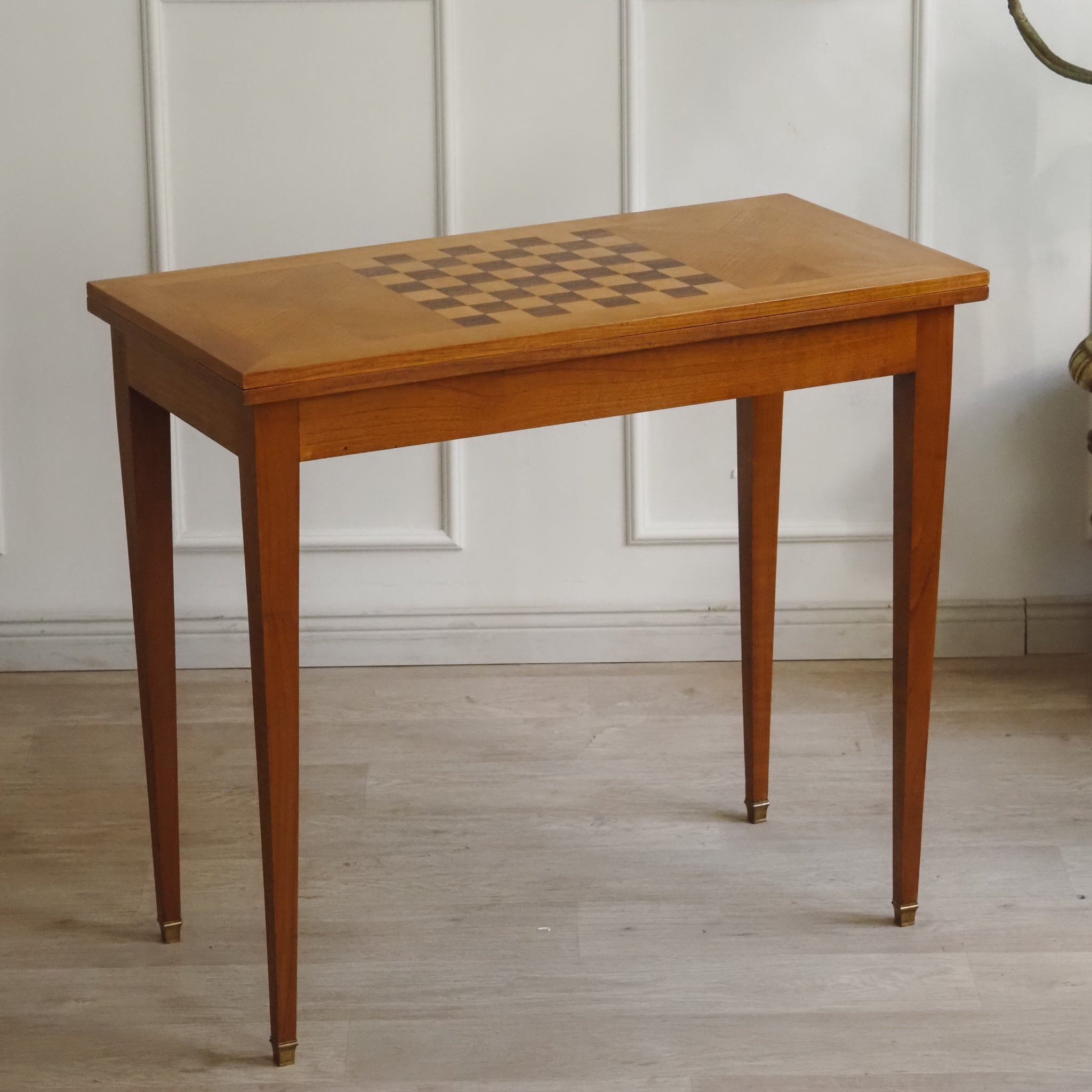Vintage Spieltisch / Klapptisch mit Schachfeld und Lederauflage - Konsolentisch Antik