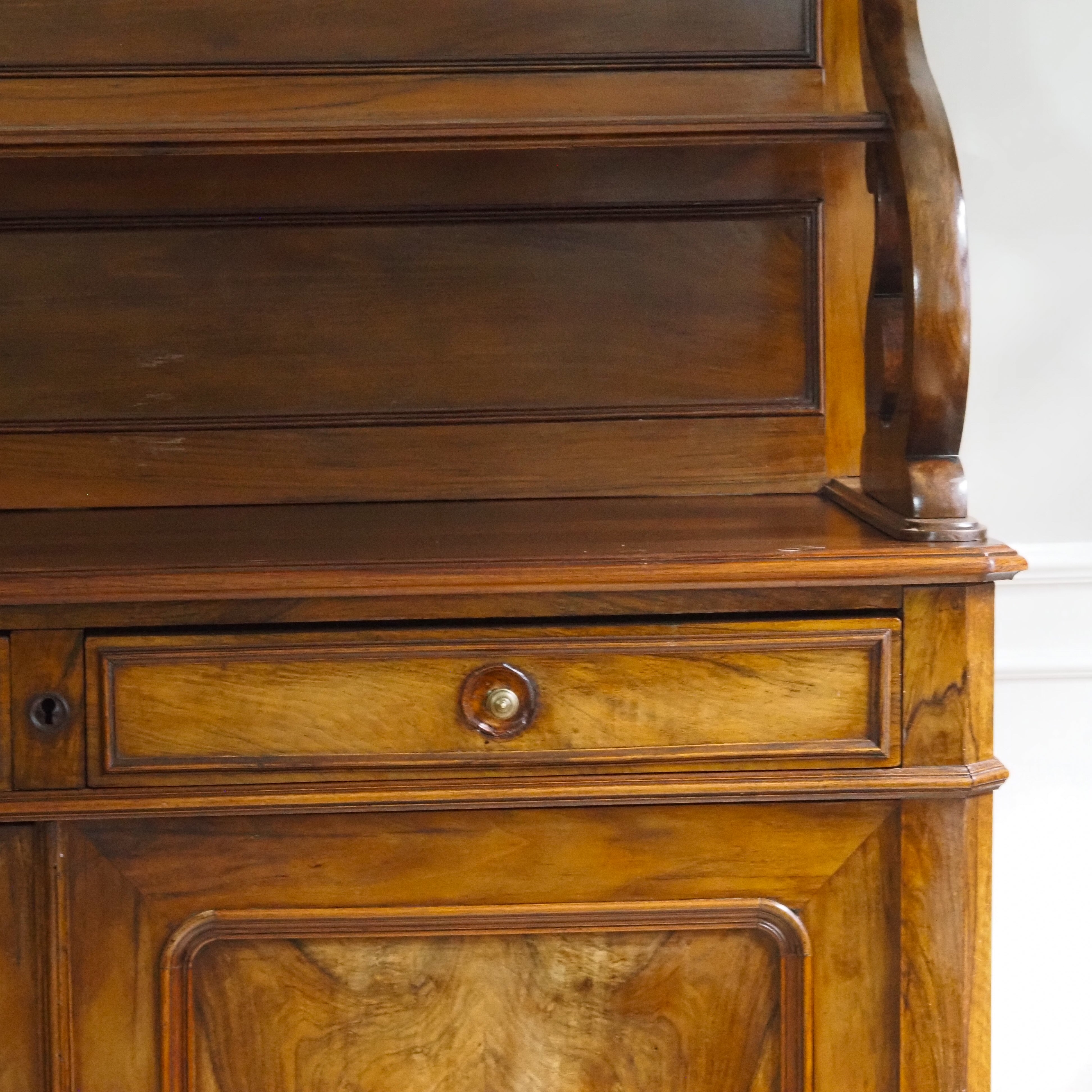Anrichte Louis-Philippe Nussbaum Buffet mit Aufsatz um 1870